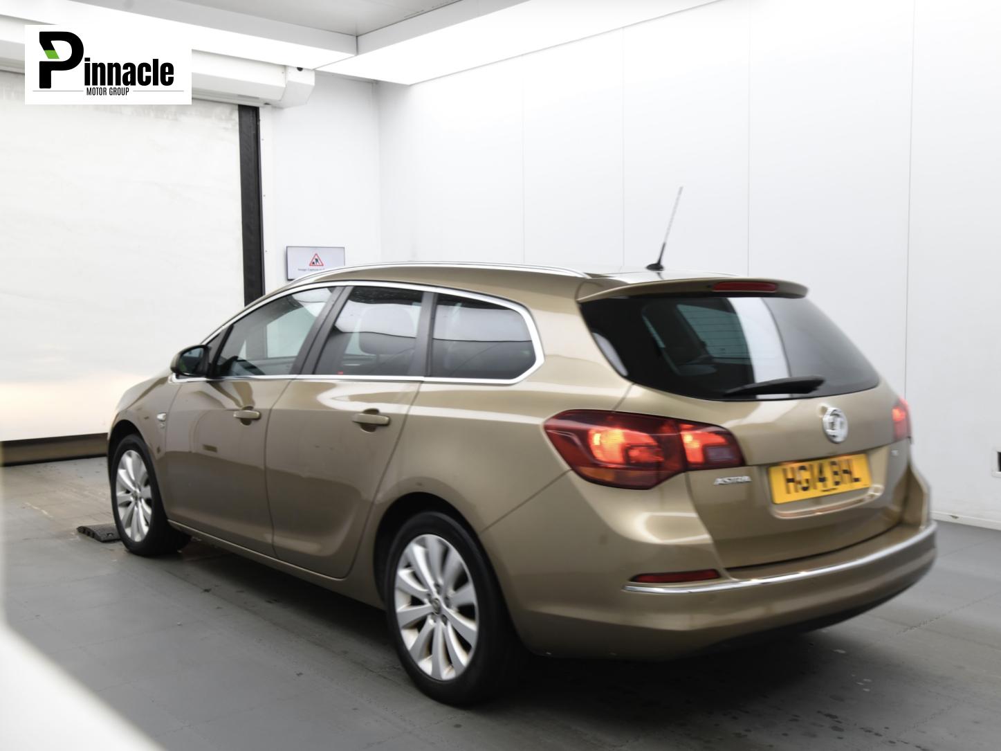 Vauxhall Astra 1.6 16V Elite Sports Tourer 5dr Petrol Manual Euro 5 (115 ps)