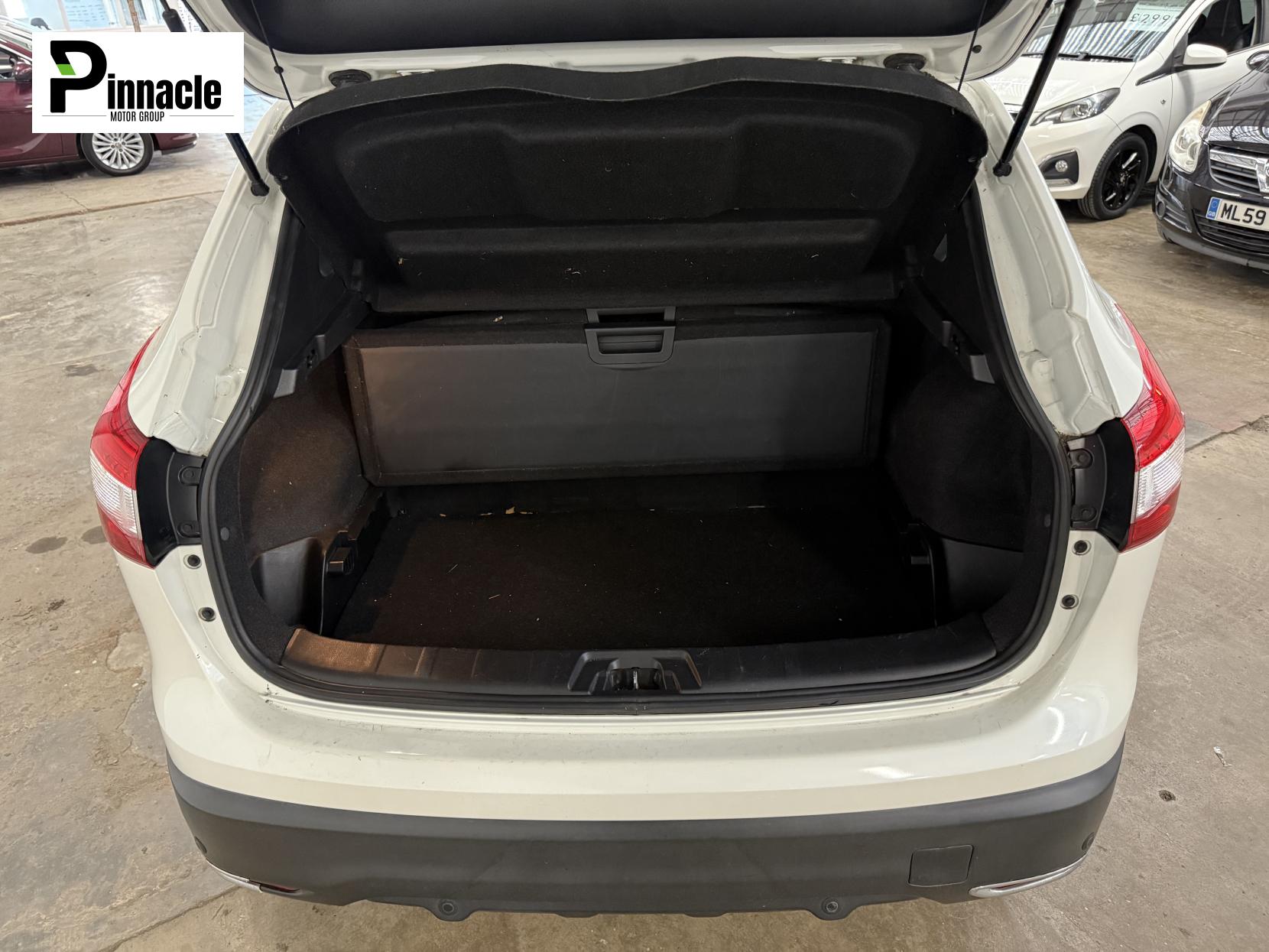 Nissan Qashqai 1.5 dCi Tekna SUV 5dr Diesel Manual 2WD Euro 5 (s/s) (110 ps)