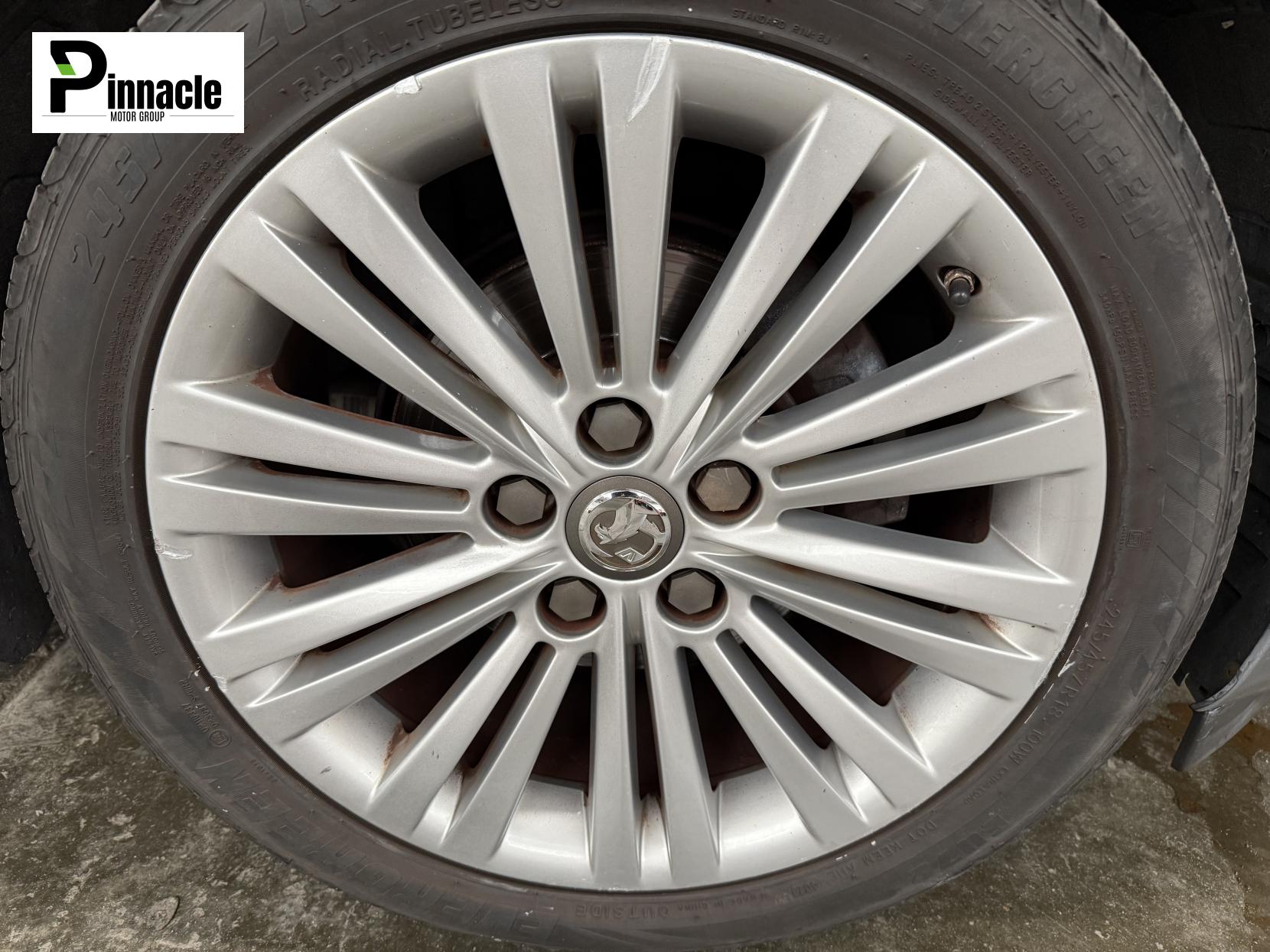 Vauxhall Insignia 1.8 16V Design Hatchback 5dr Petrol Manual Euro 5 (140 ps)