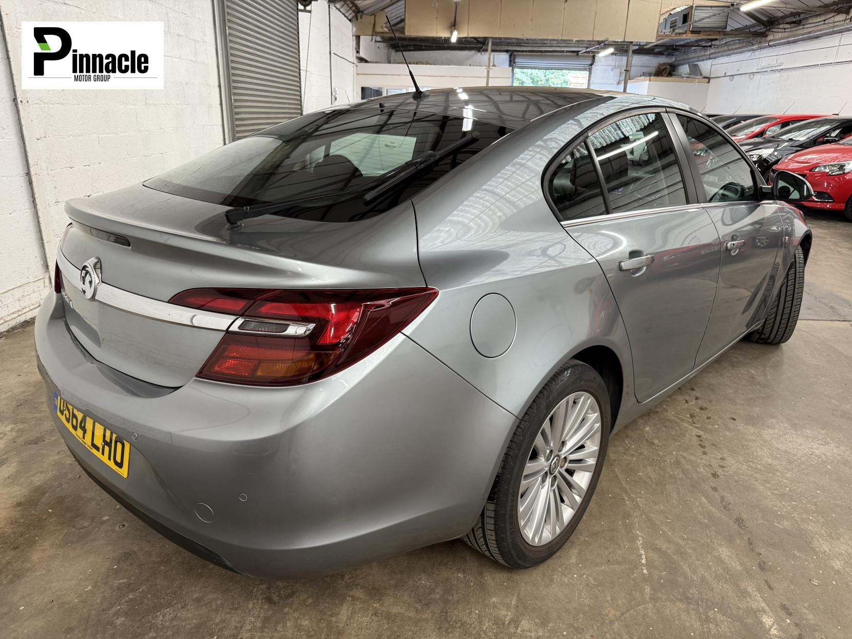 Vauxhall Insignia 1.8 16V Design Hatchback 5dr Petrol Manual Euro 5 (140 ps)