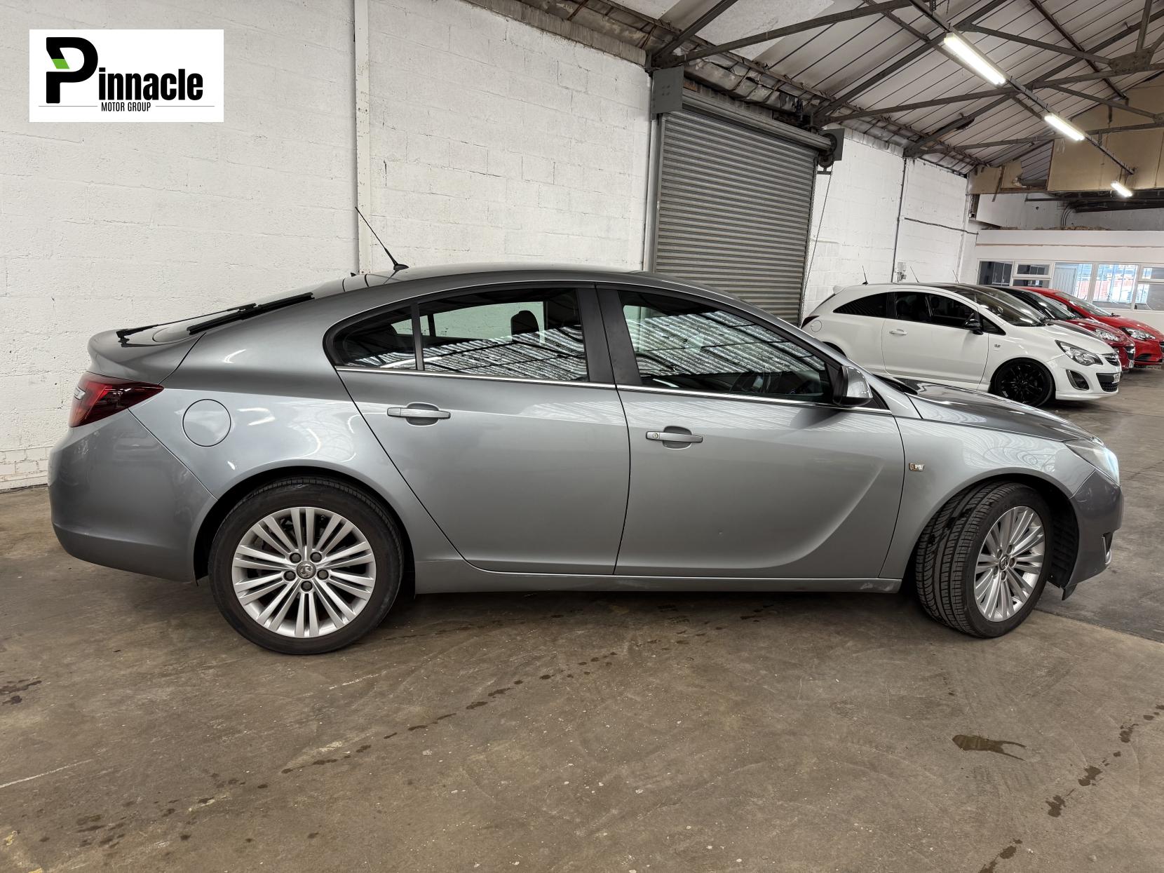 Vauxhall Insignia 1.8 16V Design Hatchback 5dr Petrol Manual Euro 5 (140 ps)