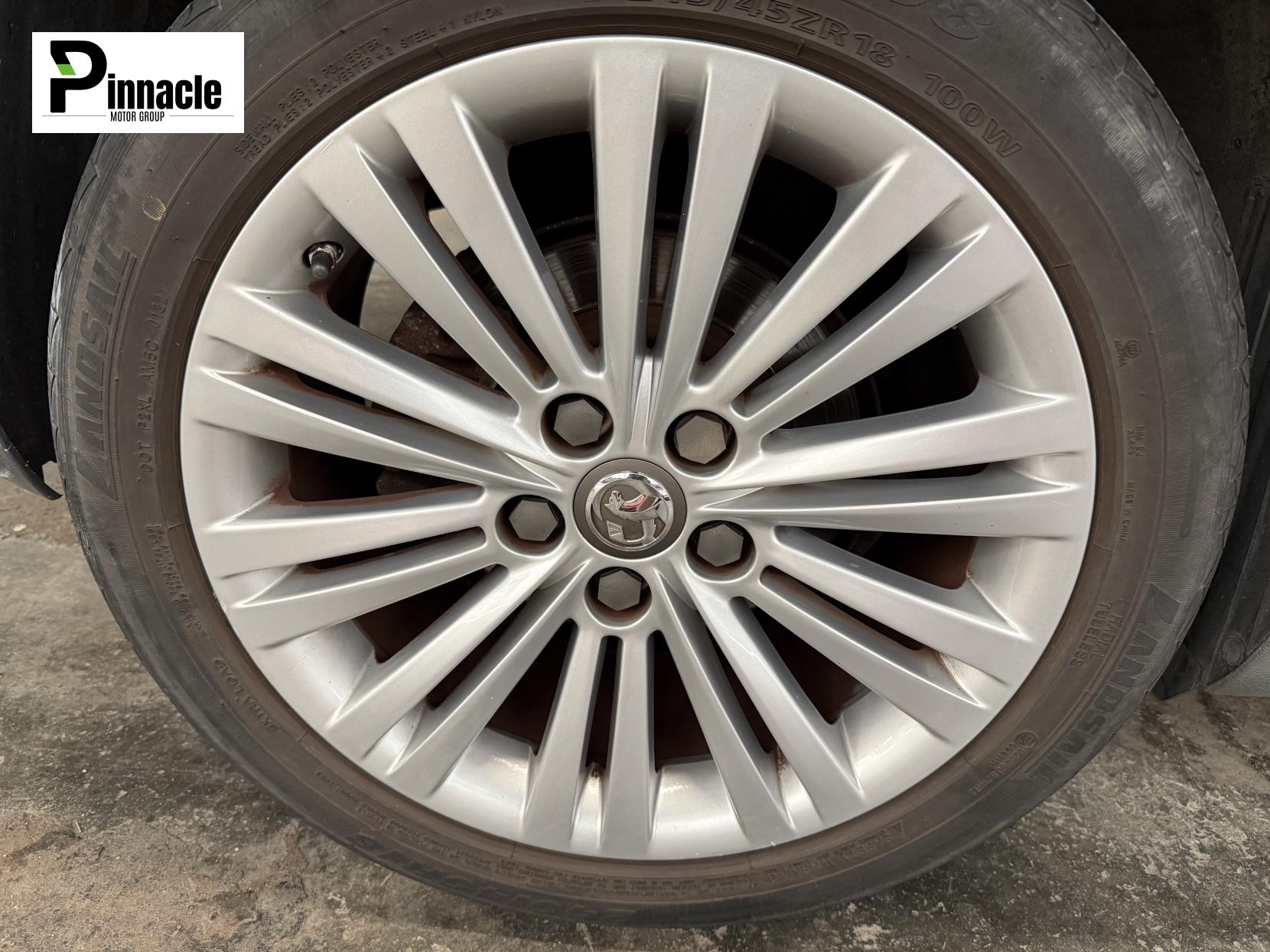 Vauxhall Insignia 1.8 16V Design Hatchback 5dr Petrol Manual Euro 5 (140 ps)