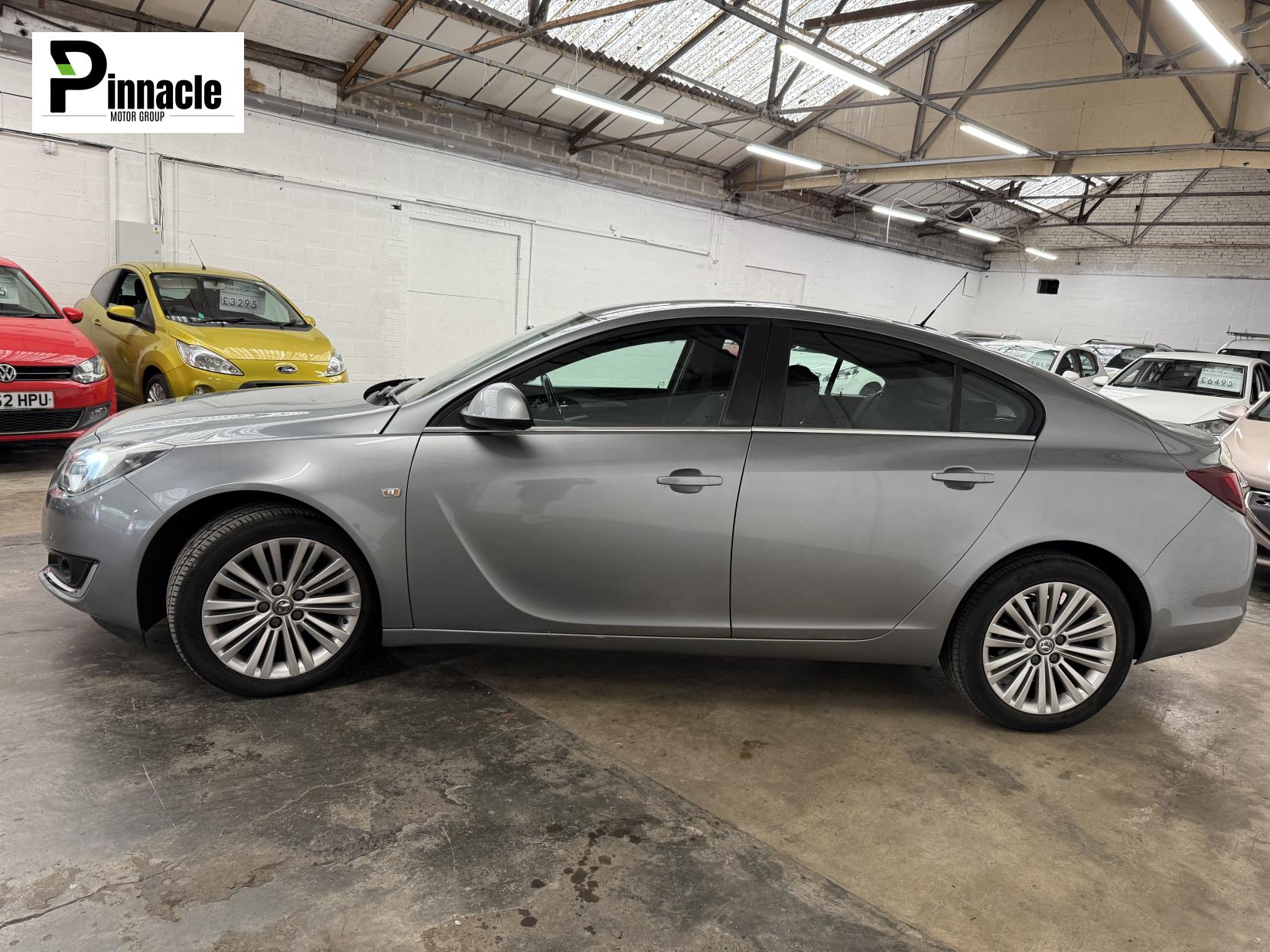 Vauxhall Insignia 1.8 16V Design Hatchback 5dr Petrol Manual Euro 5 (140 ps)