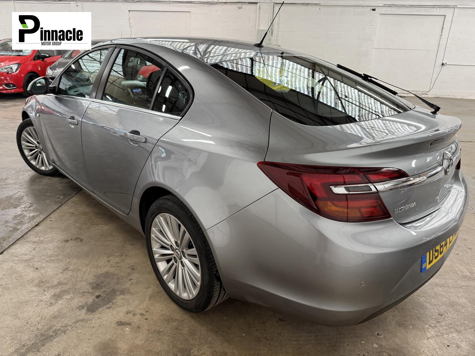 Vauxhall Insignia 1.8 16V Design Hatchback 5dr Petrol Manual Euro 5 (140 ps)