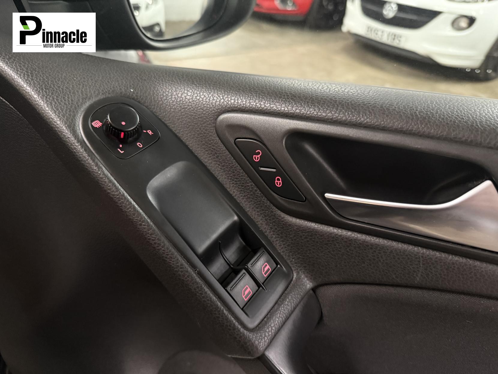 Volkswagen Golf 1.6 TDI S Hatchback 5dr Diesel Manual Euro 5 (105 ps)