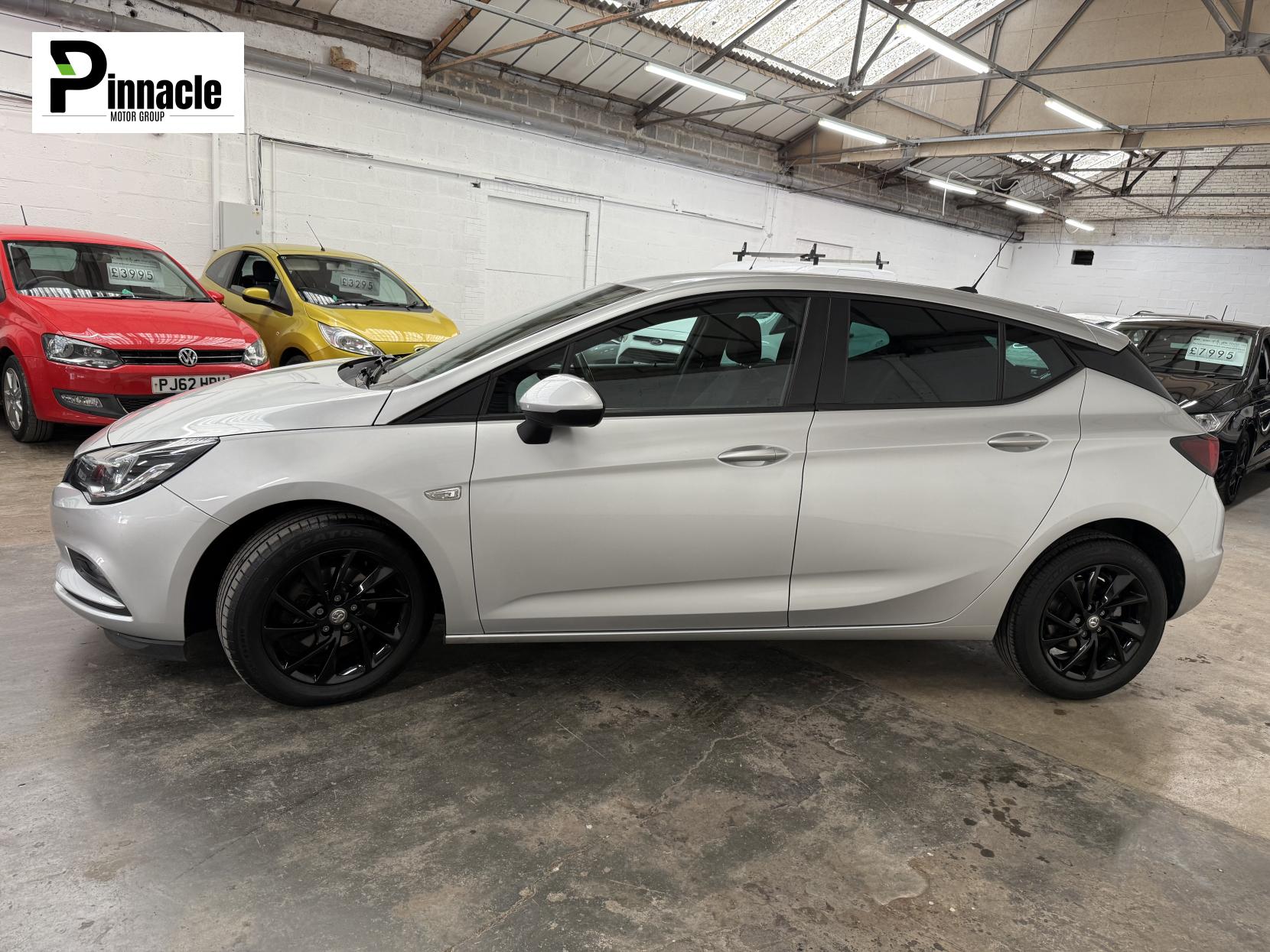Vauxhall Astra 1.6 CDTi ecoTEC BlueInjection Tech Line Nav Hatchback 5dr Diesel Manual Euro 6 (s/s) (110 ps)