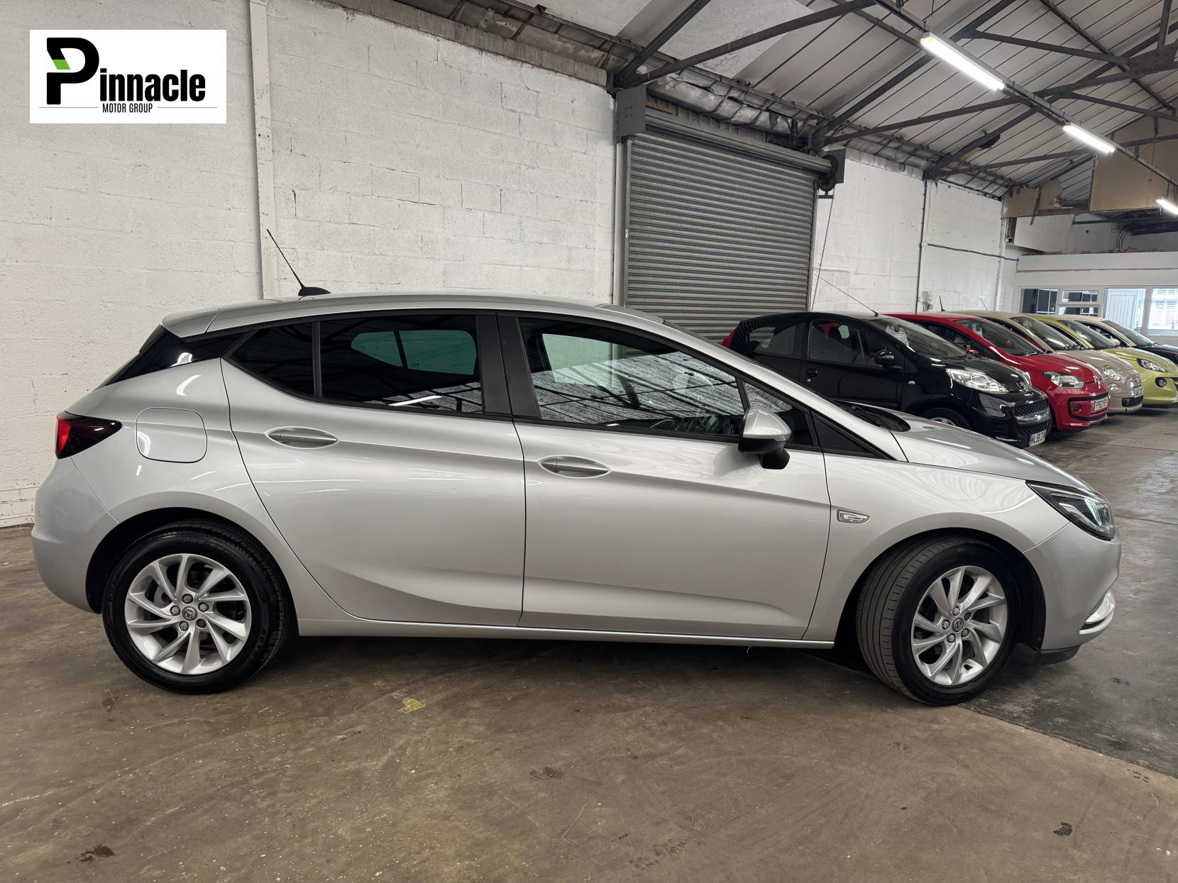 Vauxhall Astra 1.6 CDTi ecoTEC BlueInjection Tech Line Nav Hatchback 5dr Diesel Manual Euro 6 (s/s) (110 ps)