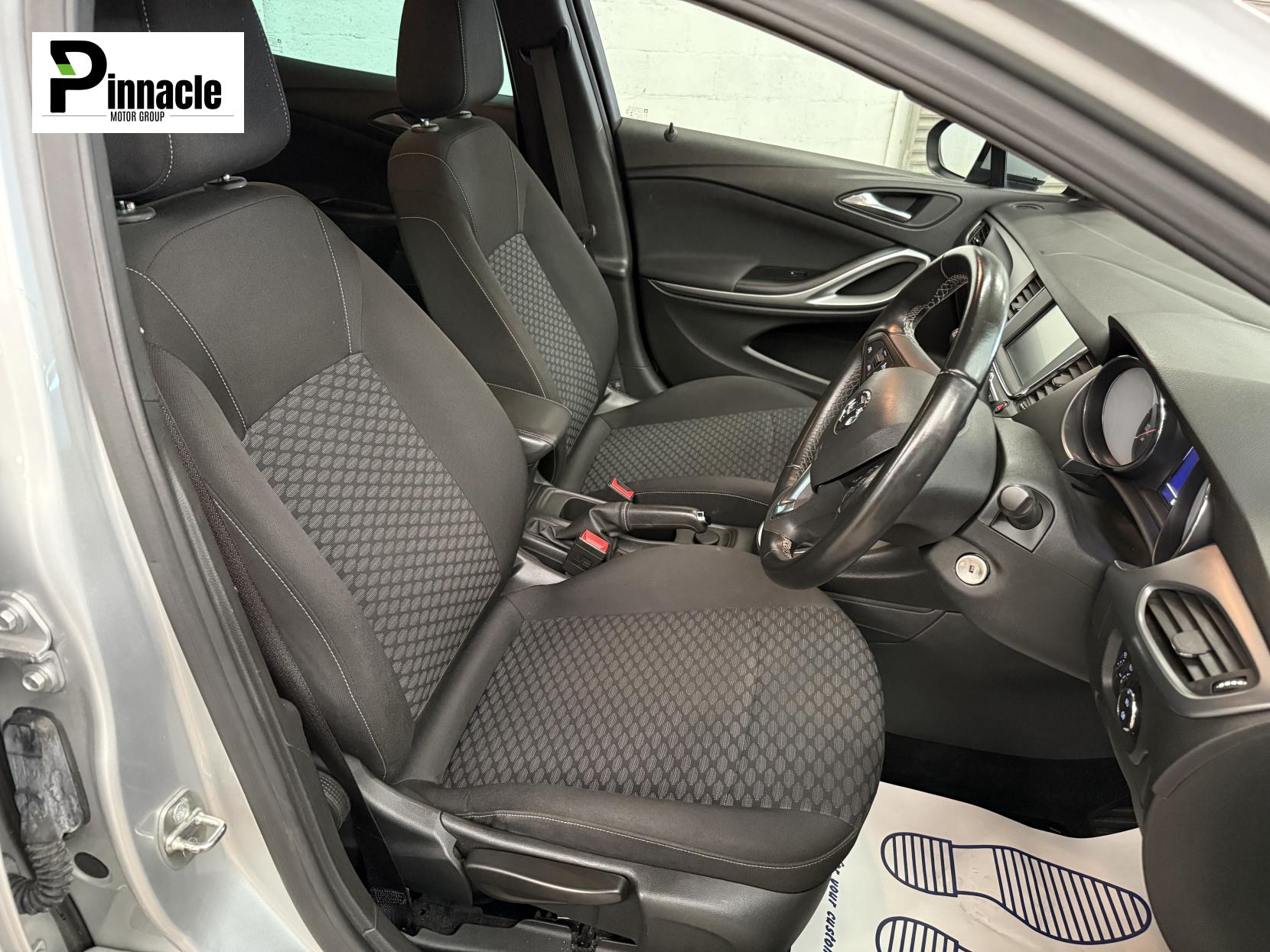Vauxhall Astra 1.6 CDTi ecoTEC BlueInjection Tech Line Nav Hatchback 5dr Diesel Manual Euro 6 (s/s) (110 ps)