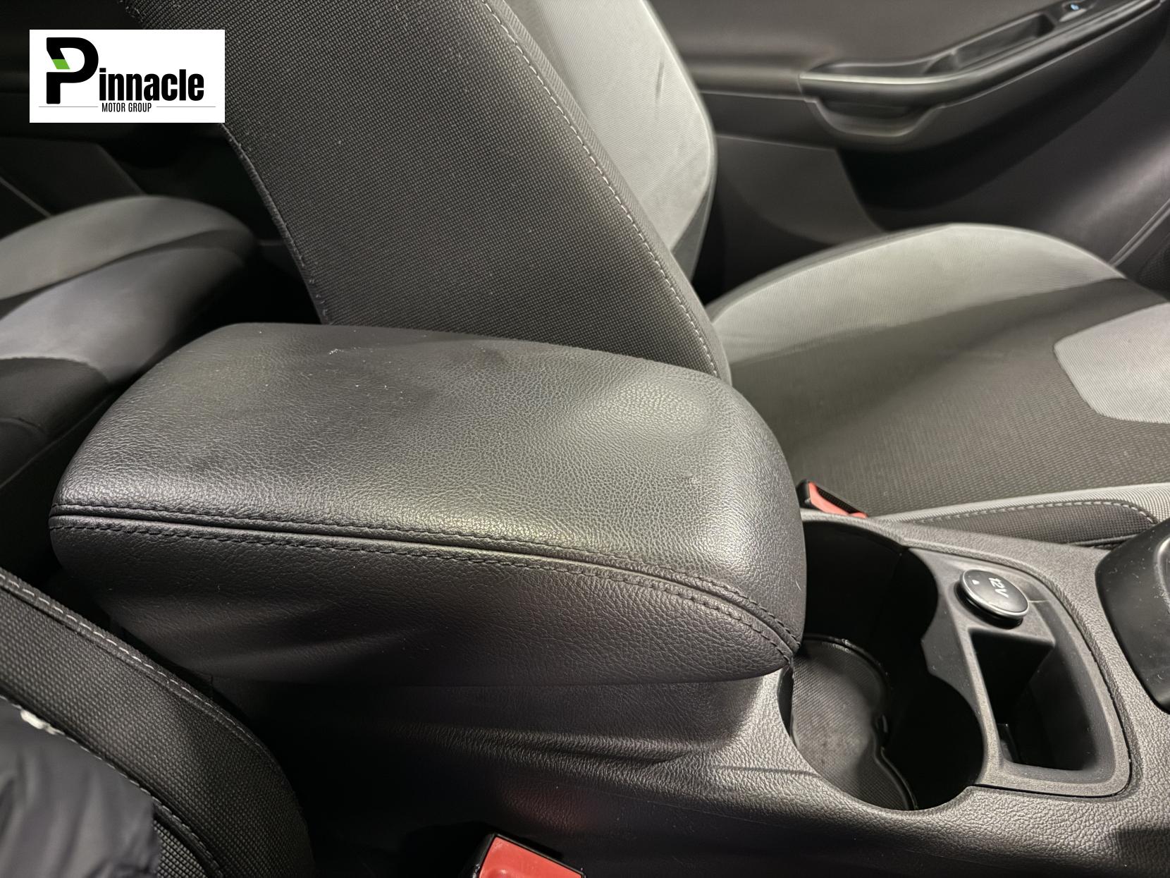 Ford Focus 1.6 Zetec Hatchback 5dr Petrol Manual Euro 5 (125 ps)