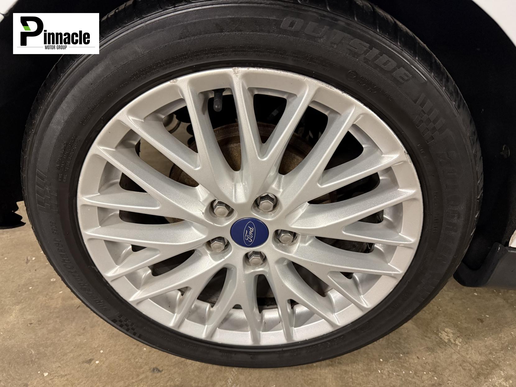 Ford Focus 1.6 Zetec Hatchback 5dr Petrol Manual Euro 5 (125 ps)