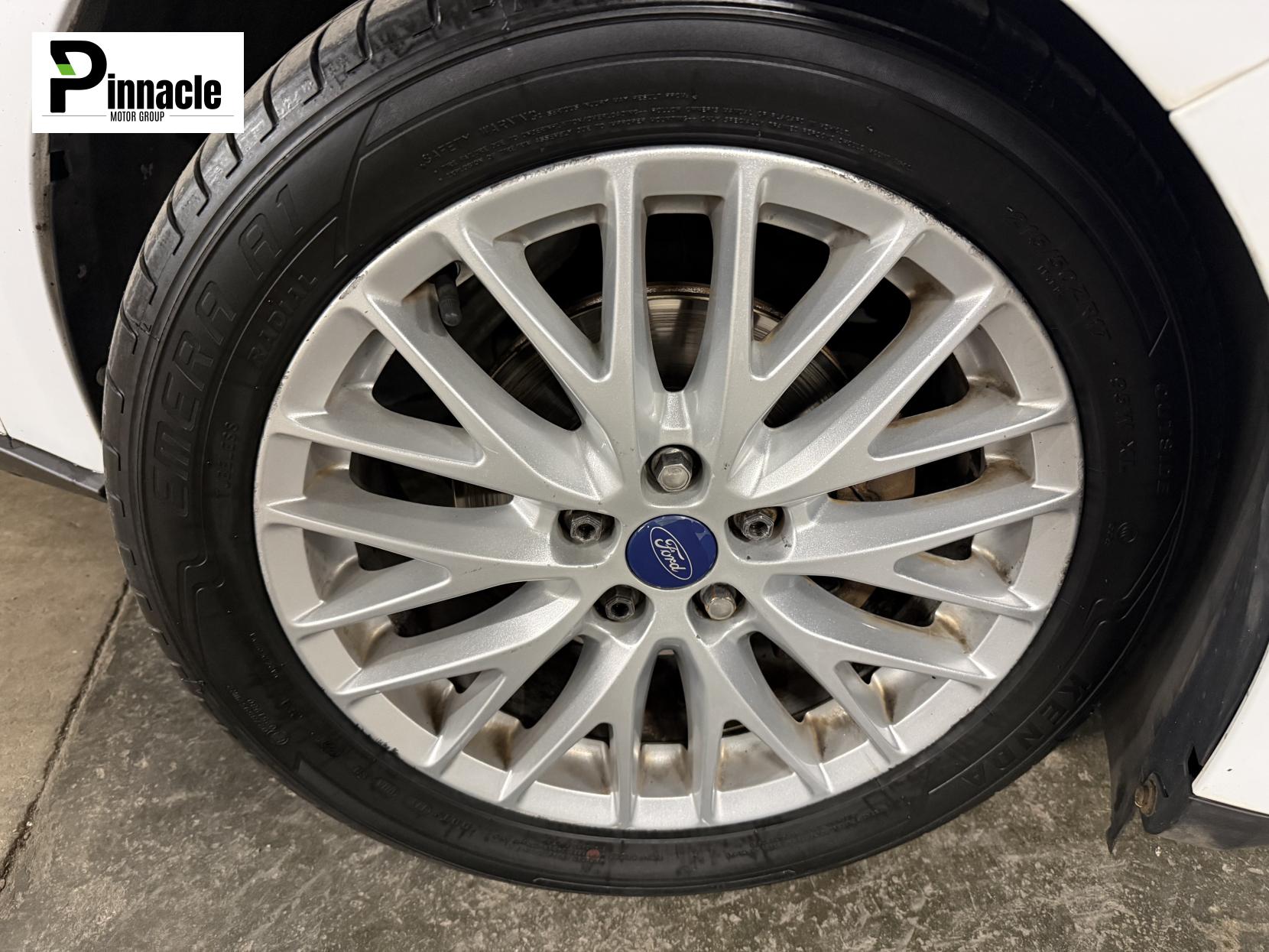 Ford Focus 1.6 Zetec Hatchback 5dr Petrol Manual Euro 5 (125 ps)