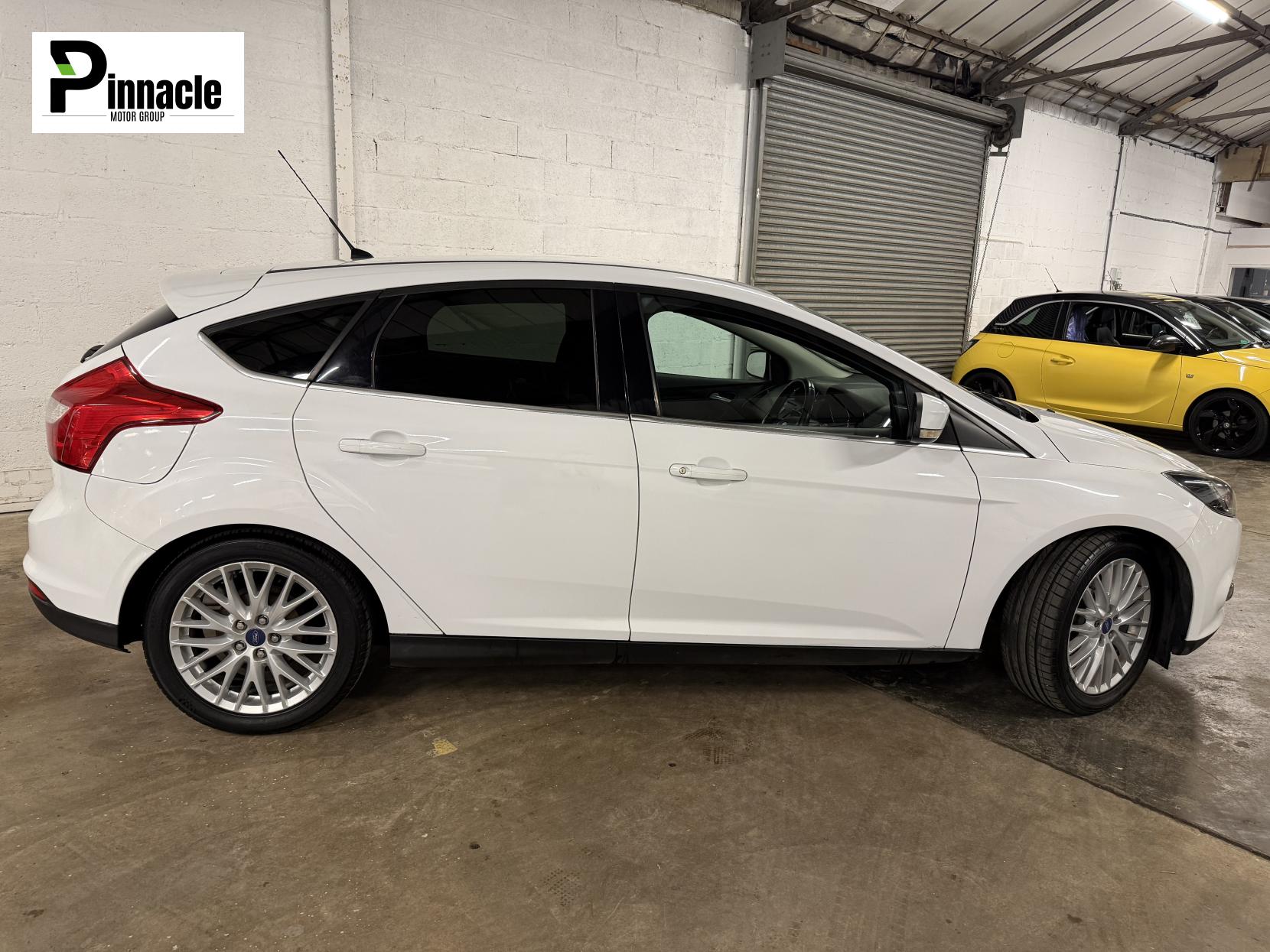 Ford Focus 1.6 Zetec Hatchback 5dr Petrol Manual Euro 5 (125 ps)