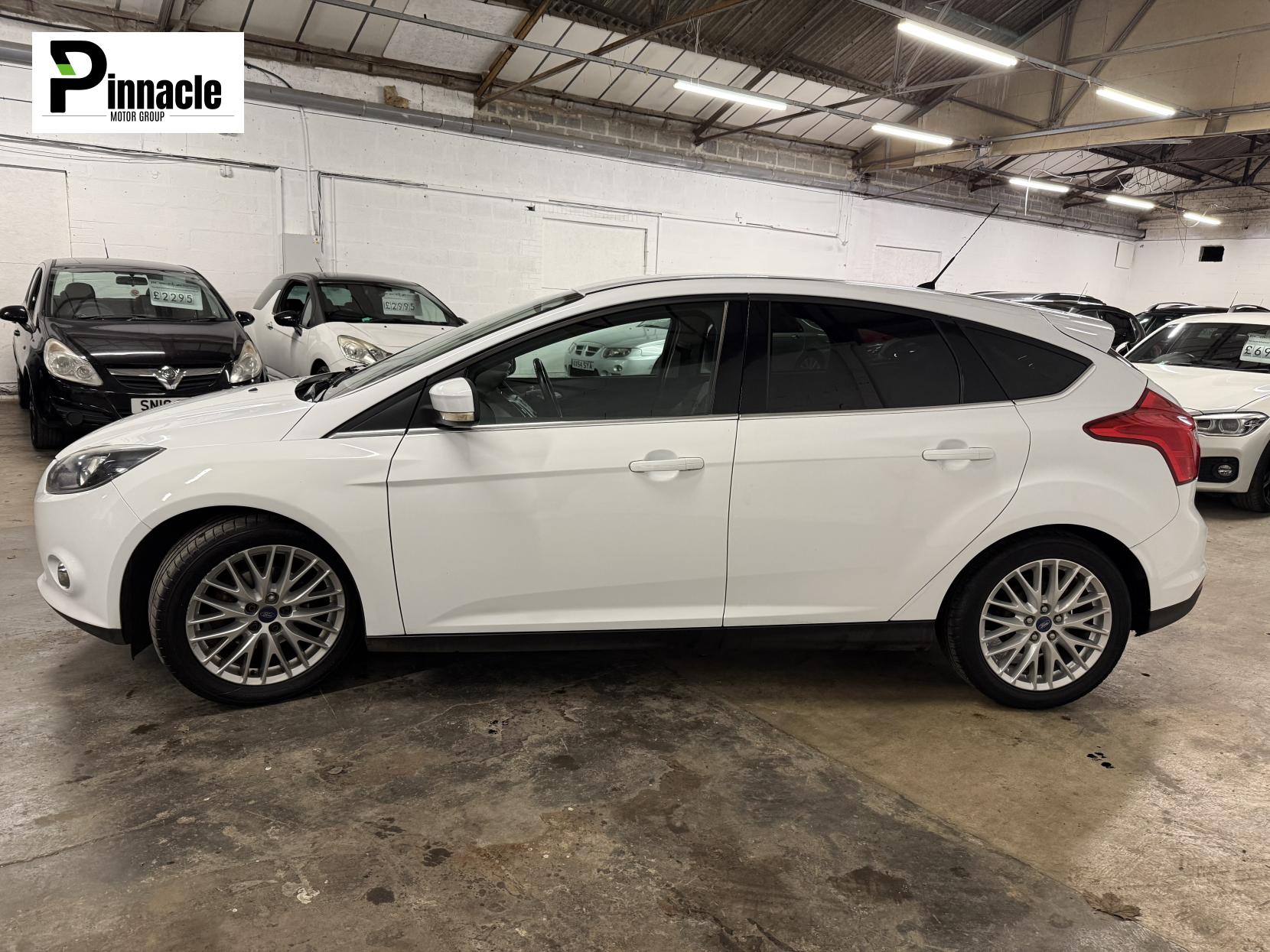 Ford Focus 1.6 Zetec Hatchback 5dr Petrol Manual Euro 5 (125 ps)