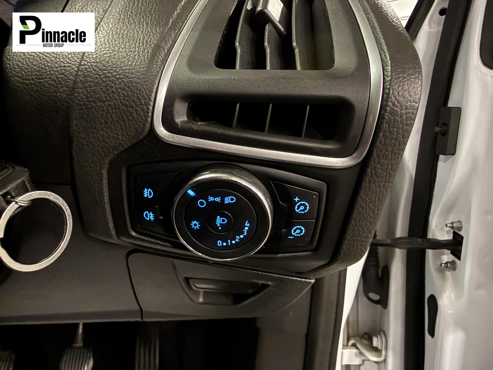 Ford Focus 1.6 Zetec Hatchback 5dr Petrol Manual Euro 5 (125 ps)