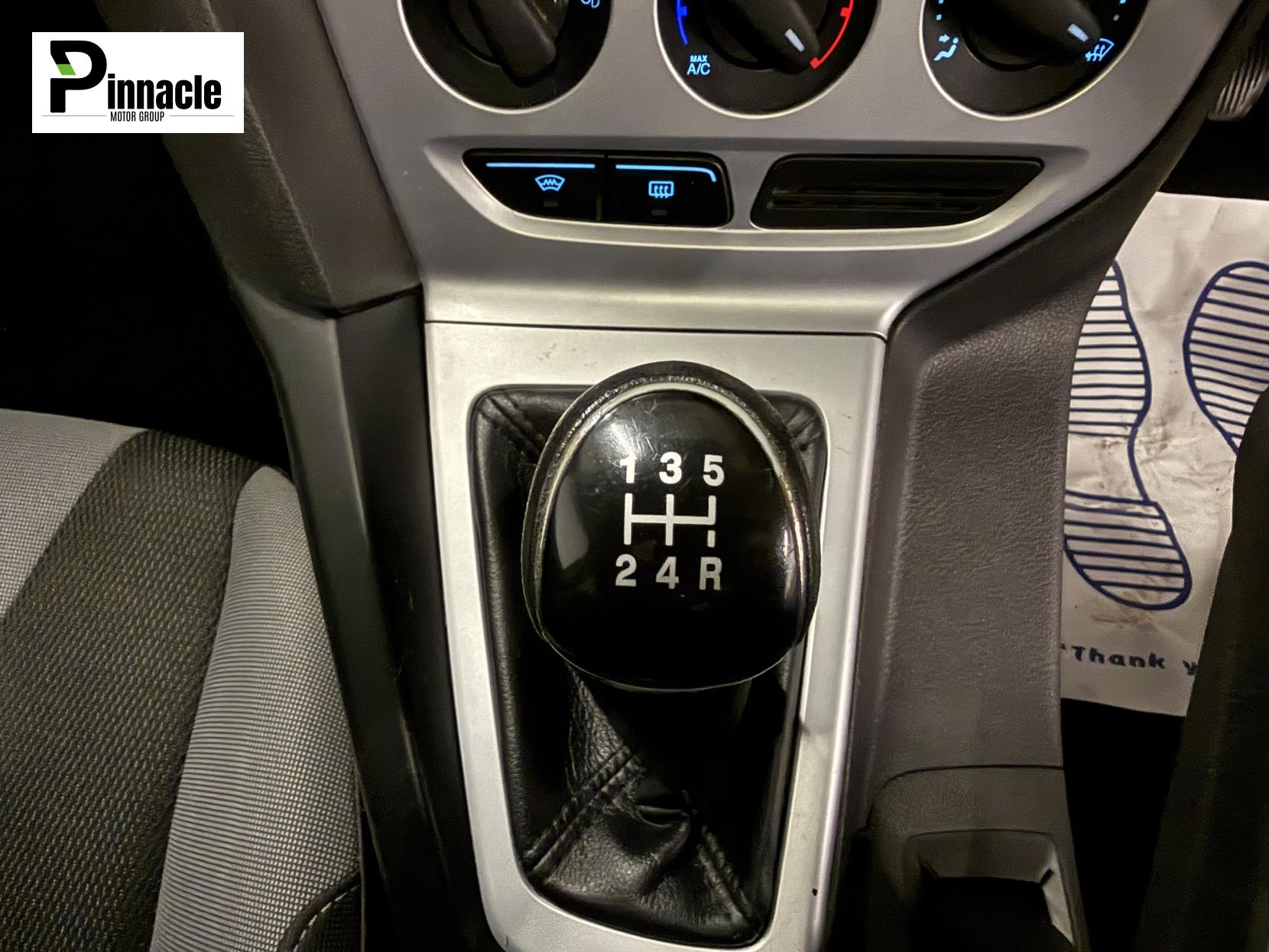 Ford Focus 1.6 Zetec Hatchback 5dr Petrol Manual Euro 5 (125 ps)