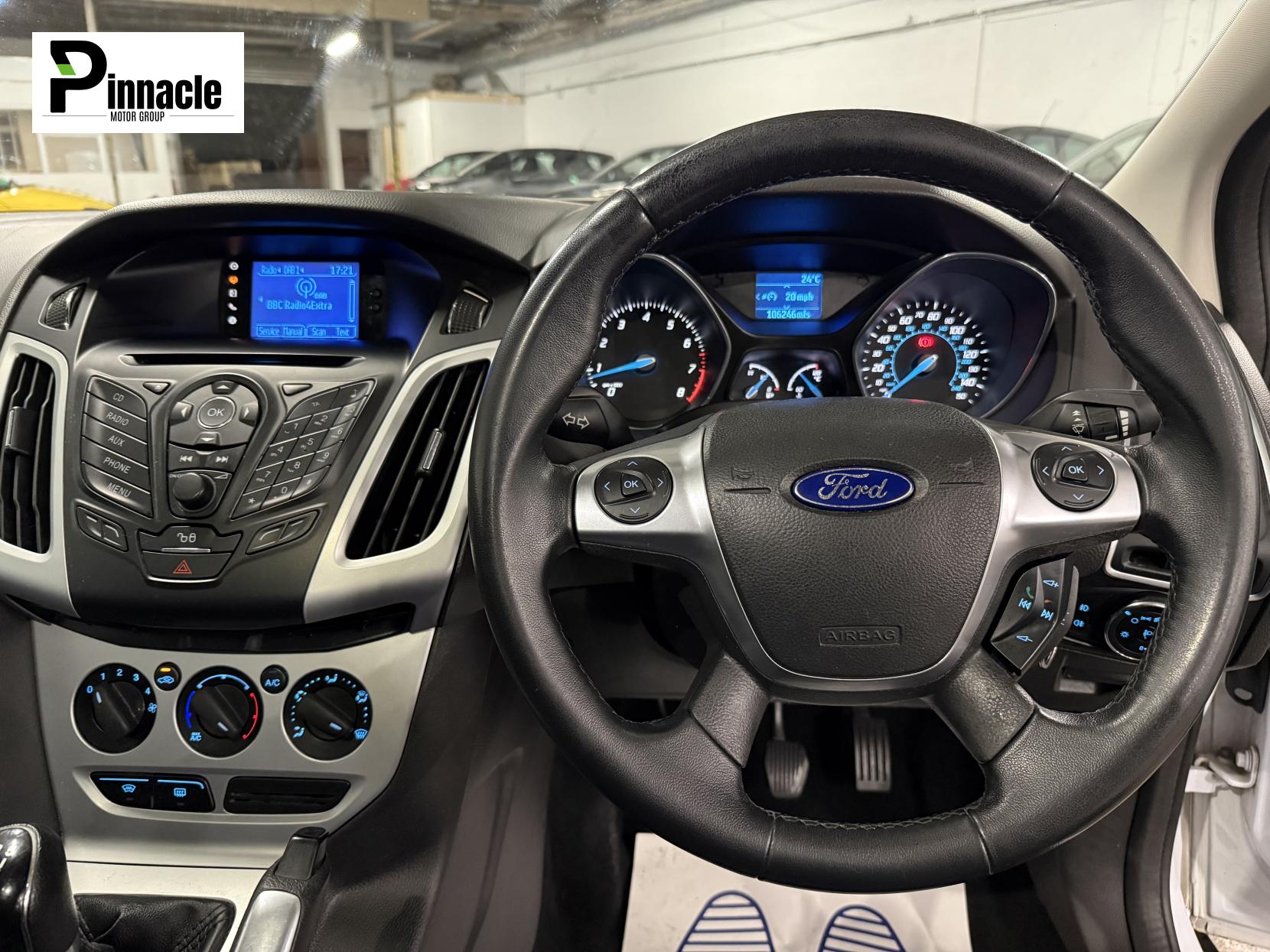 Ford Focus 1.6 Zetec Hatchback 5dr Petrol Manual Euro 5 (125 ps)