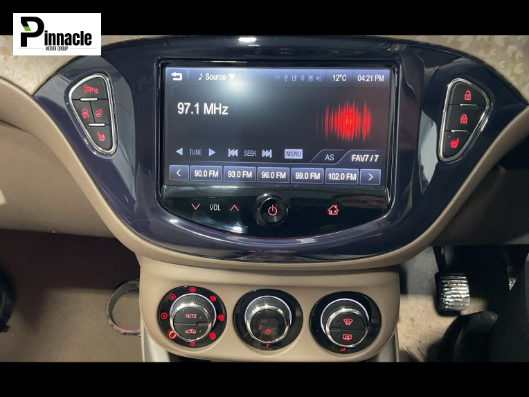 Vauxhall ADAM 1.4 16v GLAM Hatchback 3dr Petrol Manual Euro 5 (87 ps)