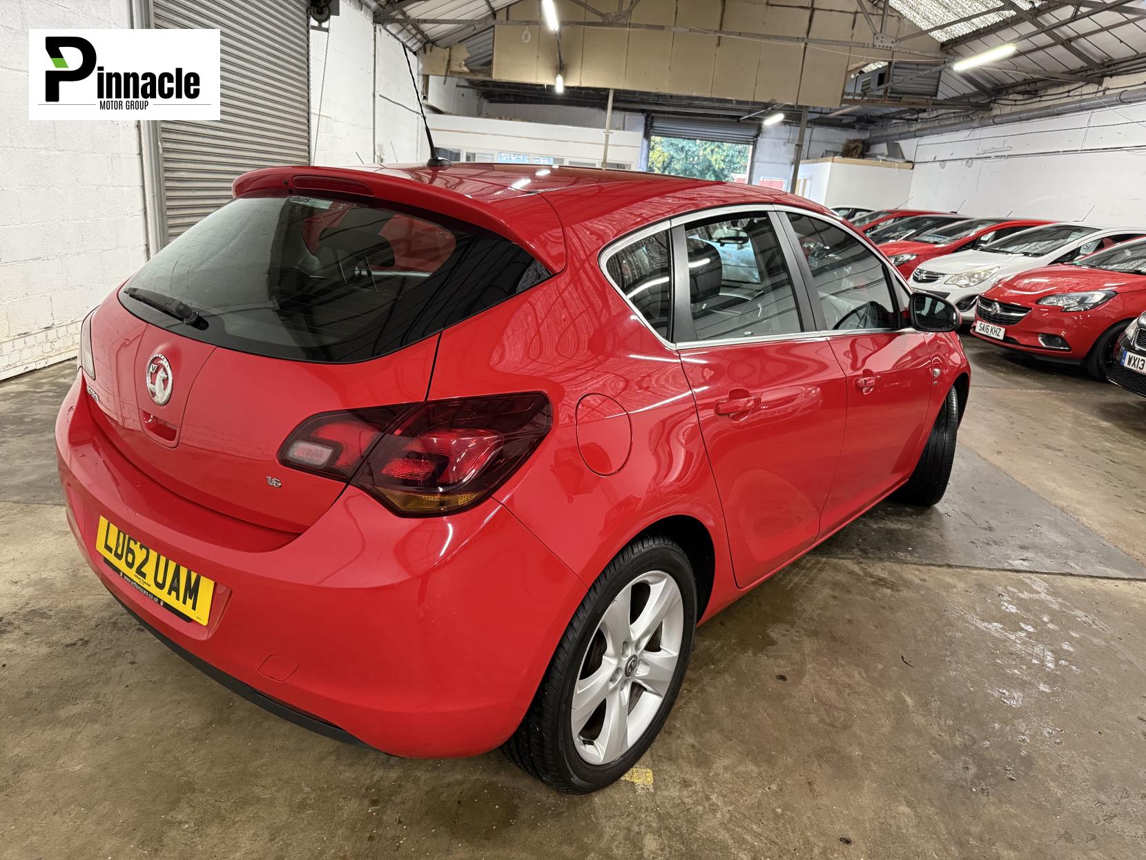 Vauxhall Astra 1.6 16v SRi Hatchback 5dr Petrol Manual Euro 5 (115 ps)