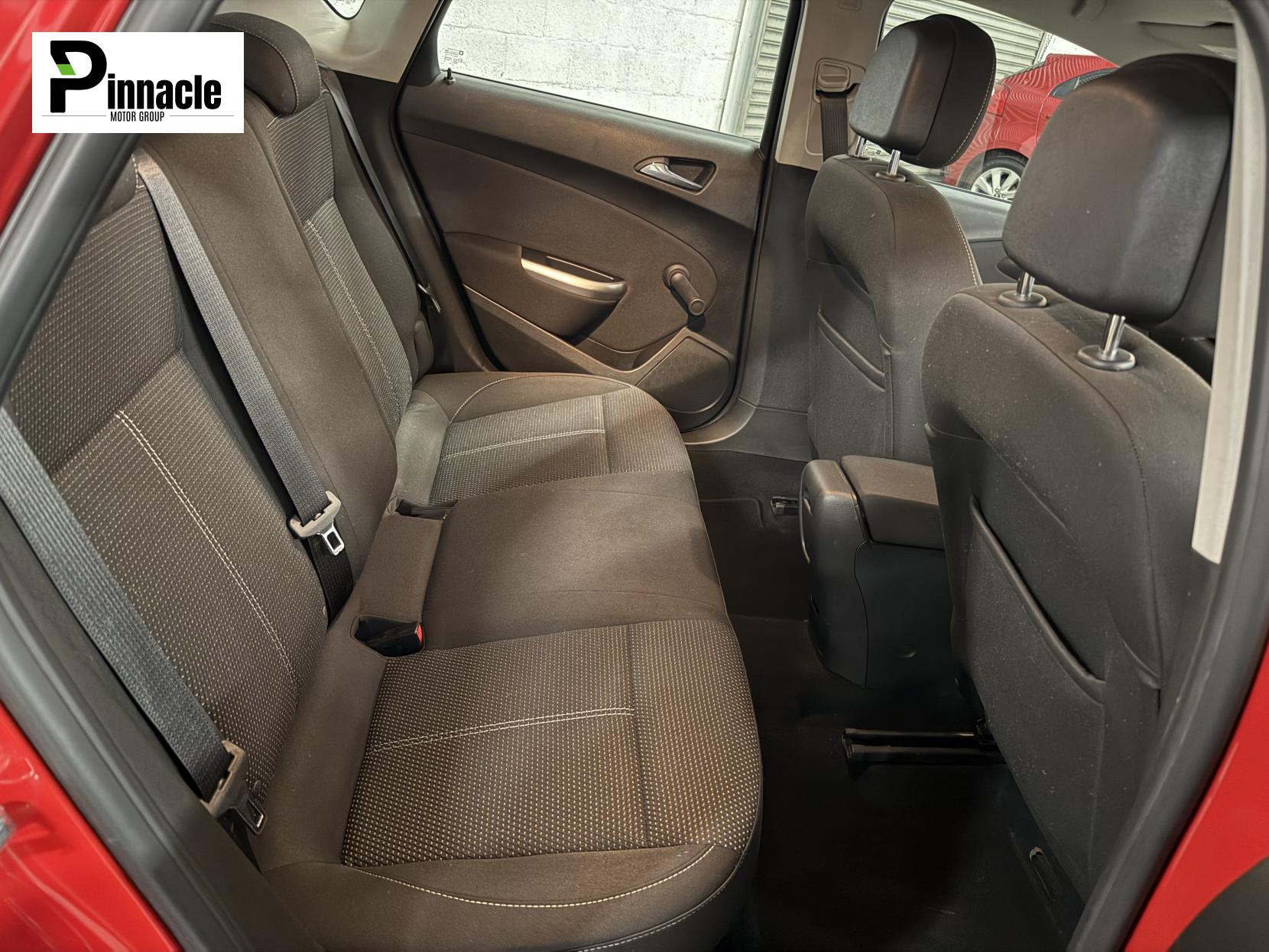 Vauxhall Astra 1.6 16v SRi Hatchback 5dr Petrol Manual Euro 5 (115 ps)