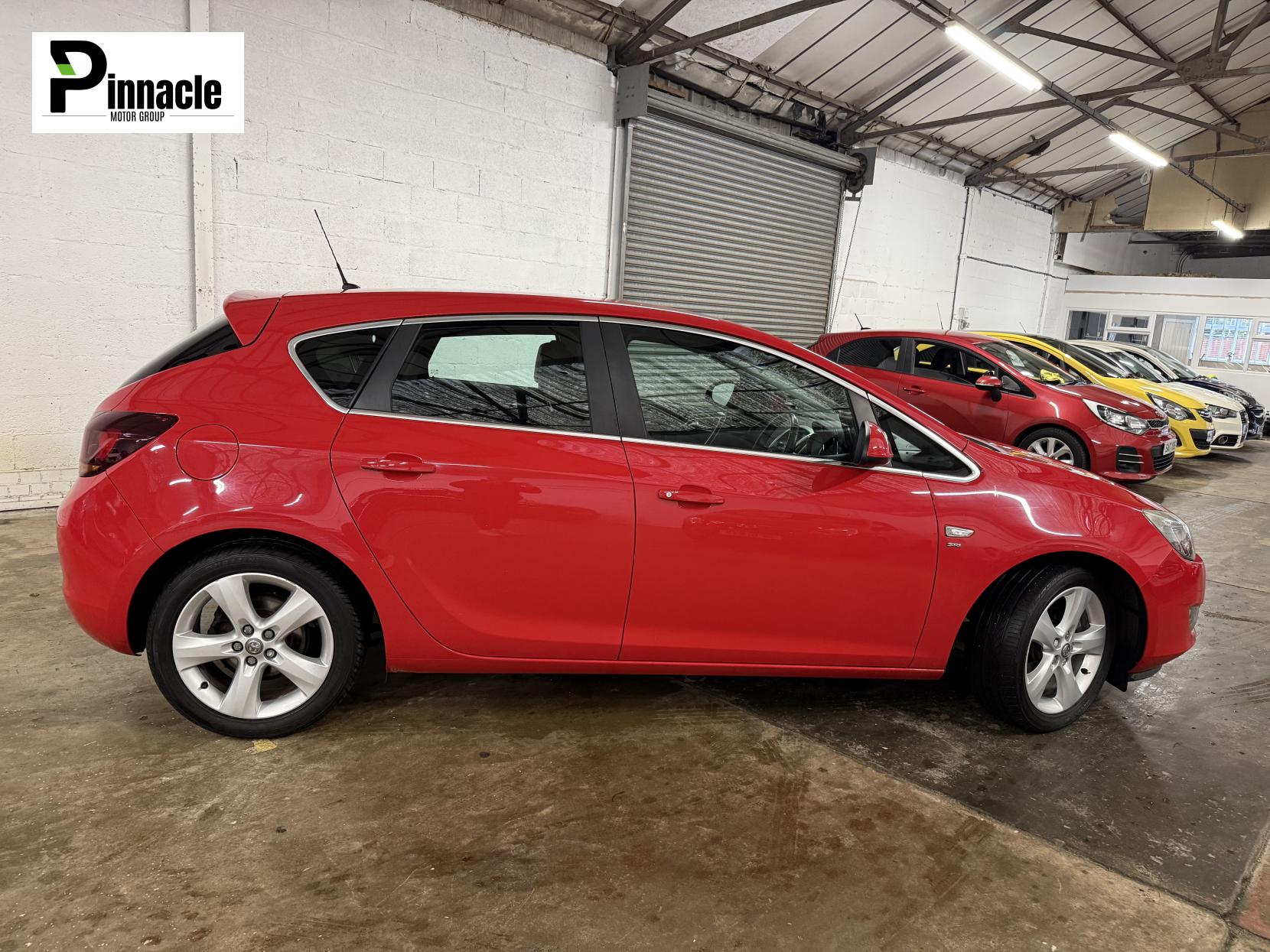Vauxhall Astra 1.6 16v SRi Hatchback 5dr Petrol Manual Euro 5 (115 ps)