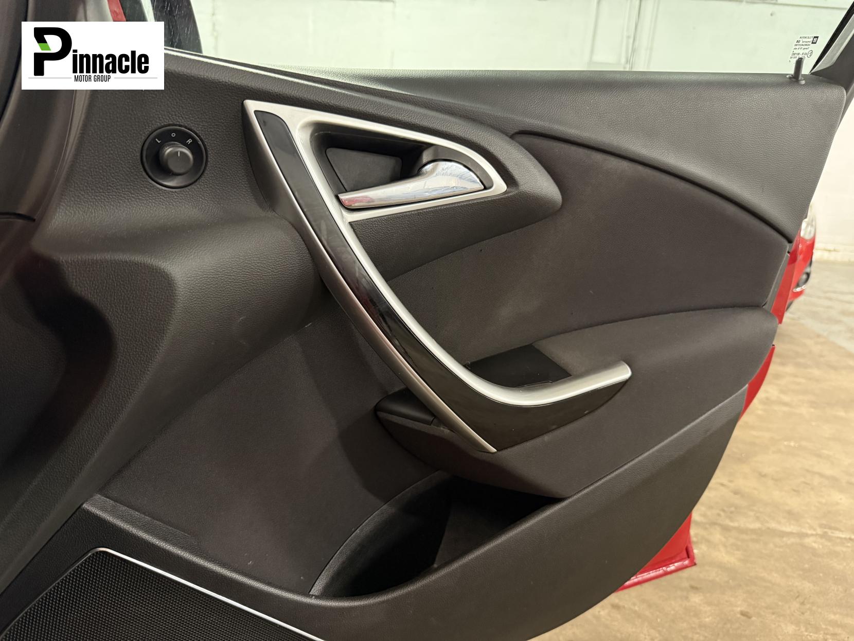 Vauxhall Astra 1.6 16v SRi Hatchback 5dr Petrol Manual Euro 5 (115 ps)