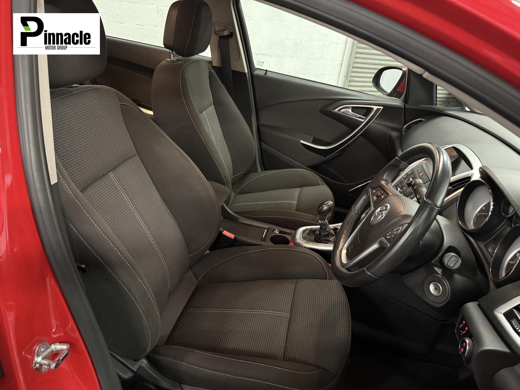 Vauxhall Astra 1.6 16v SRi Hatchback 5dr Petrol Manual Euro 5 (115 ps)