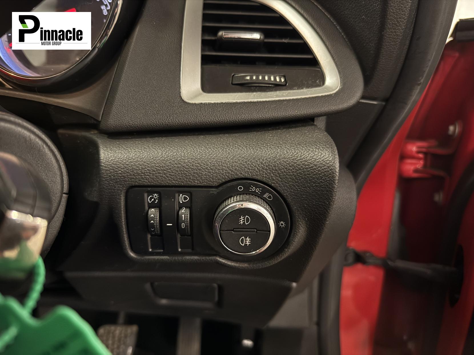 Vauxhall Astra 1.6 16v SRi Hatchback 5dr Petrol Manual Euro 5 (115 ps)