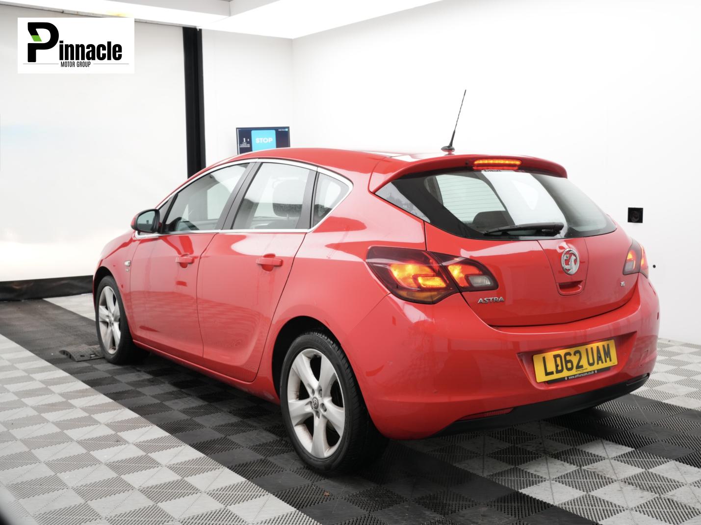 Vauxhall Astra 1.6 16v SRi Hatchback 5dr Petrol Manual Euro 5 (115 ps)
