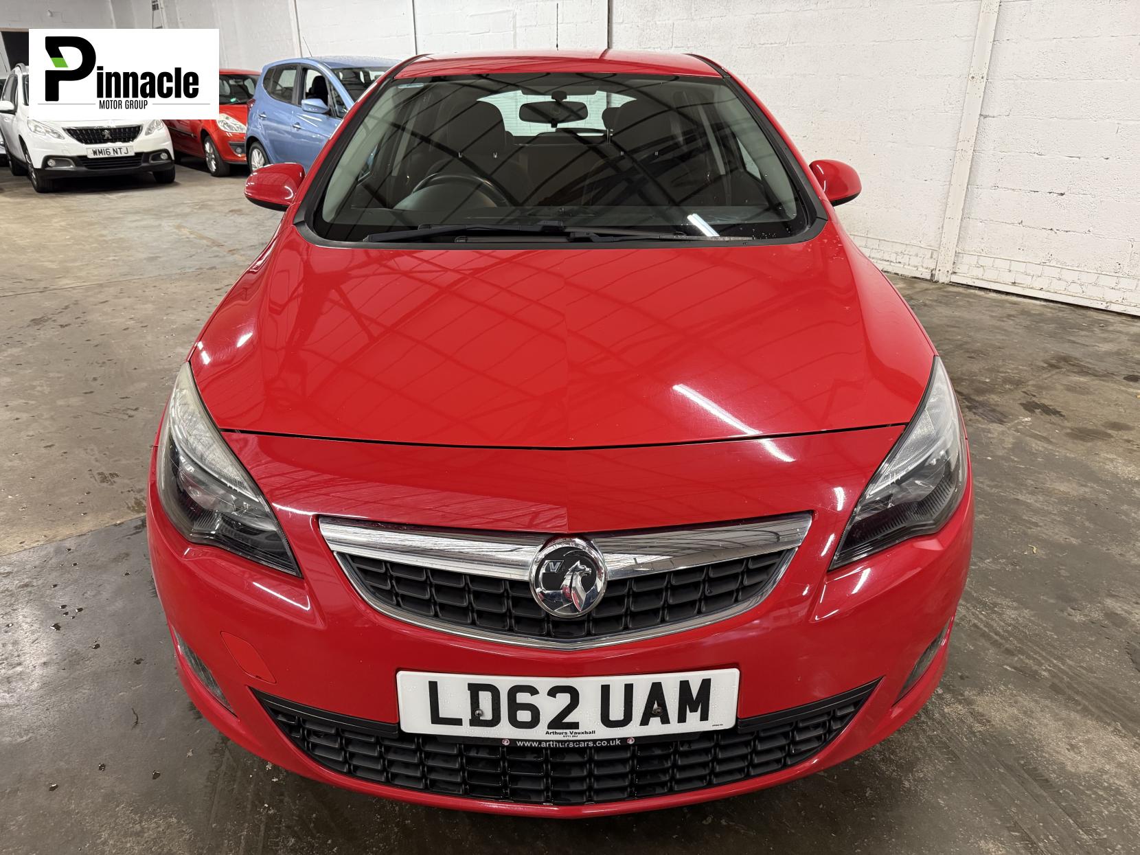 Vauxhall Astra 1.6 16v SRi Hatchback 5dr Petrol Manual Euro 5 (115 ps)
