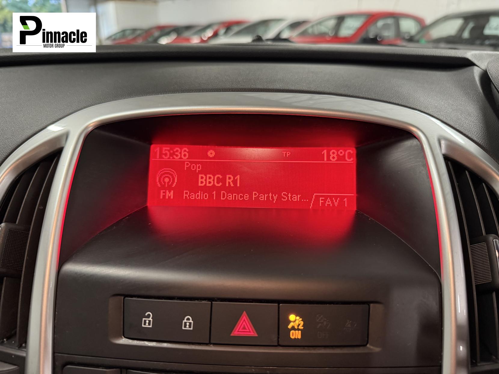 Vauxhall Astra 1.6 16v SRi Hatchback 5dr Petrol Manual Euro 5 (115 ps)