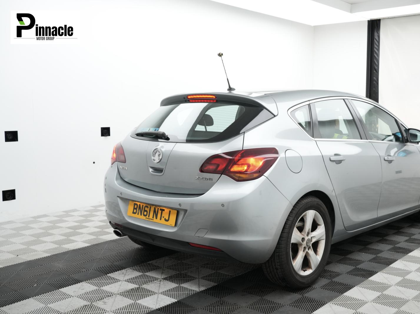Vauxhall Astra 2.0 CDTi ecoFLEX SRi Hatchback 5dr Diesel Manual Euro 5 (s/s) (165 ps)