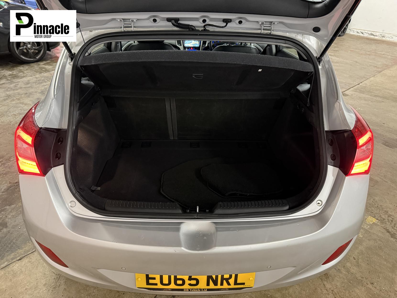 Hyundai i30 1.6 CRDi Blue Drive Premium Hatchback 5dr Diesel Manual Euro 6 (s/s) (136 ps)