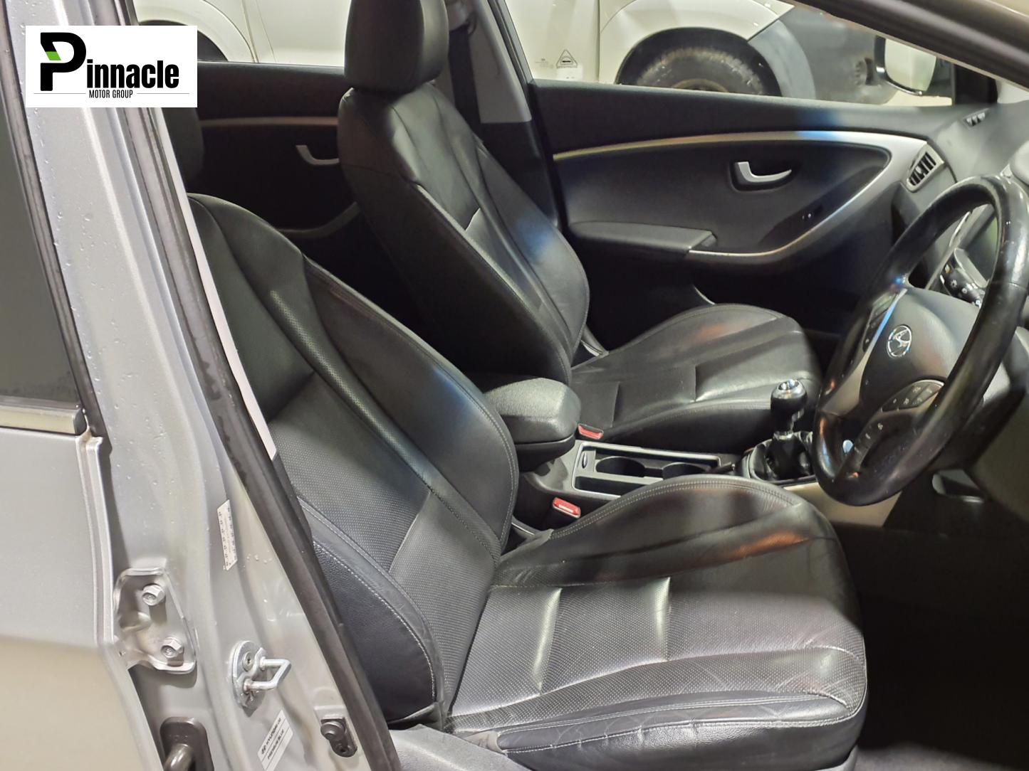 Hyundai i30 1.6 CRDi Blue Drive Premium Hatchback 5dr Diesel Manual Euro 6 (s/s) (136 ps)