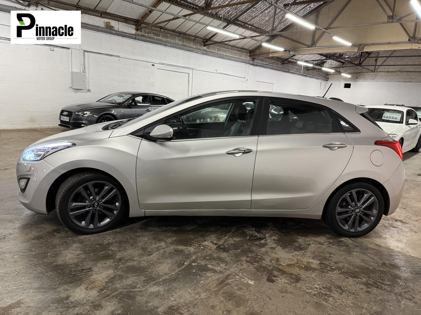 Hyundai i30 1.6 CRDi Blue Drive Premium Hatchback 5dr Diesel Manual Euro 6 (s/s) (136 ps)