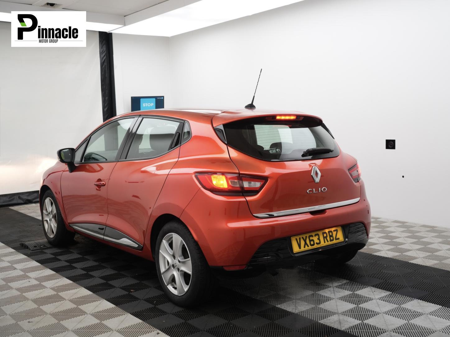 Renault Clio 1.2 16V Dynamique MediaNav Hatchback 5dr Petrol Manual Euro 5 (75 ps)