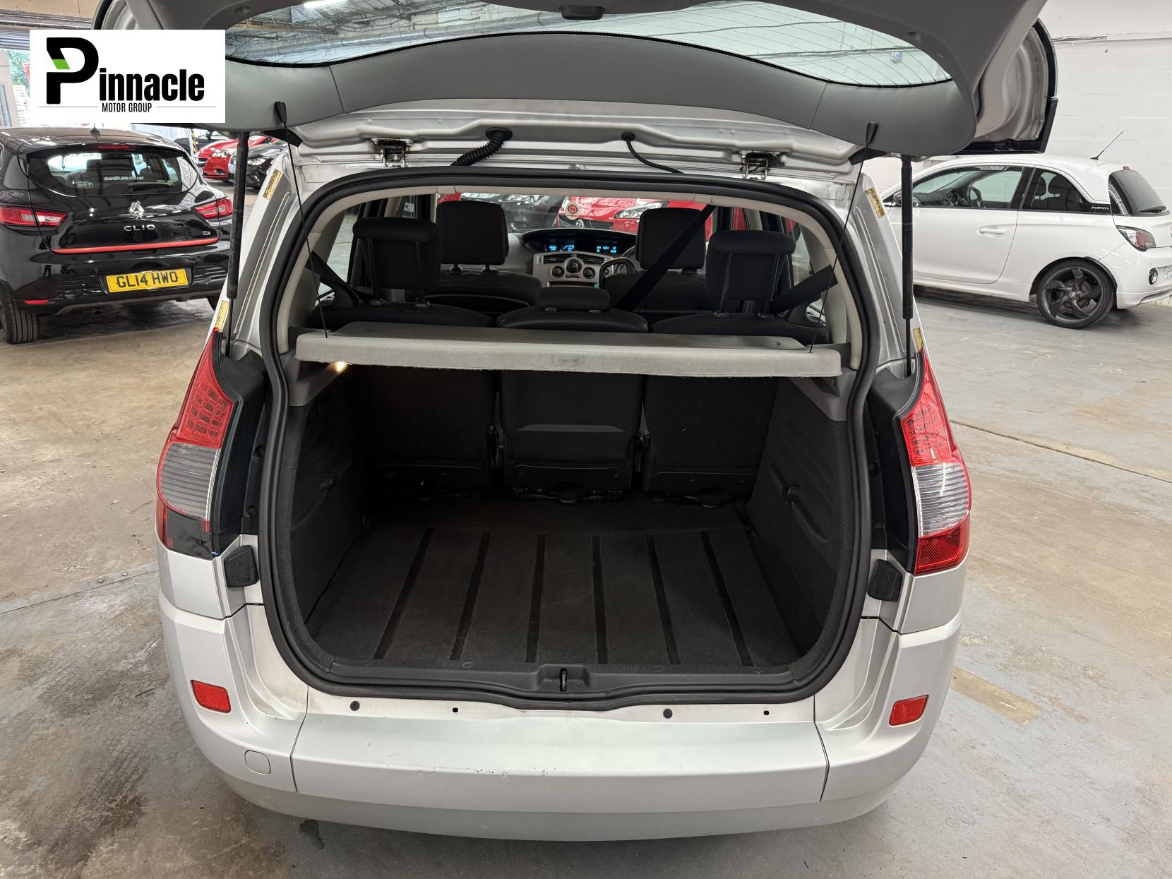 Renault Scenic 1.6 VVT Dynamique MPV 5dr Petrol Manual (182 g/km, 111 bhp)
