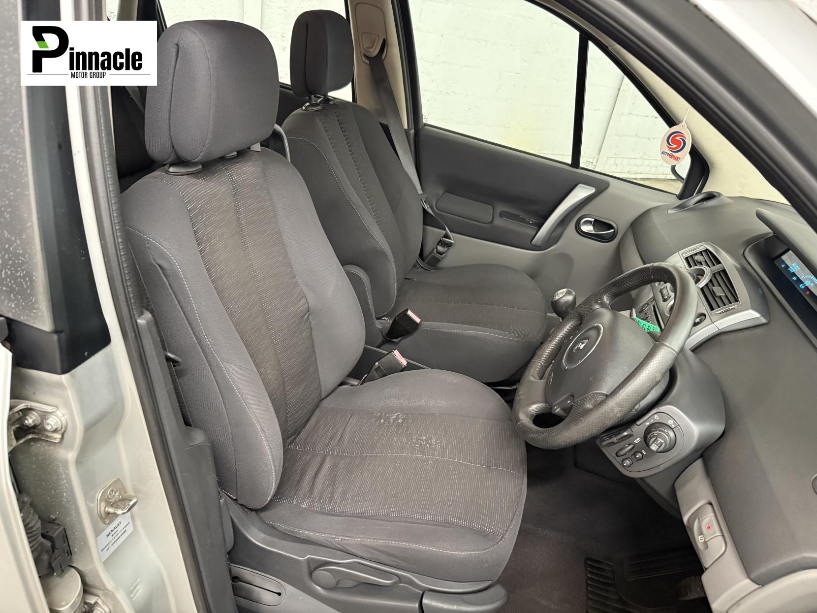 Renault Scenic 1.6 VVT Dynamique MPV 5dr Petrol Manual (182 g/km, 111 bhp)
