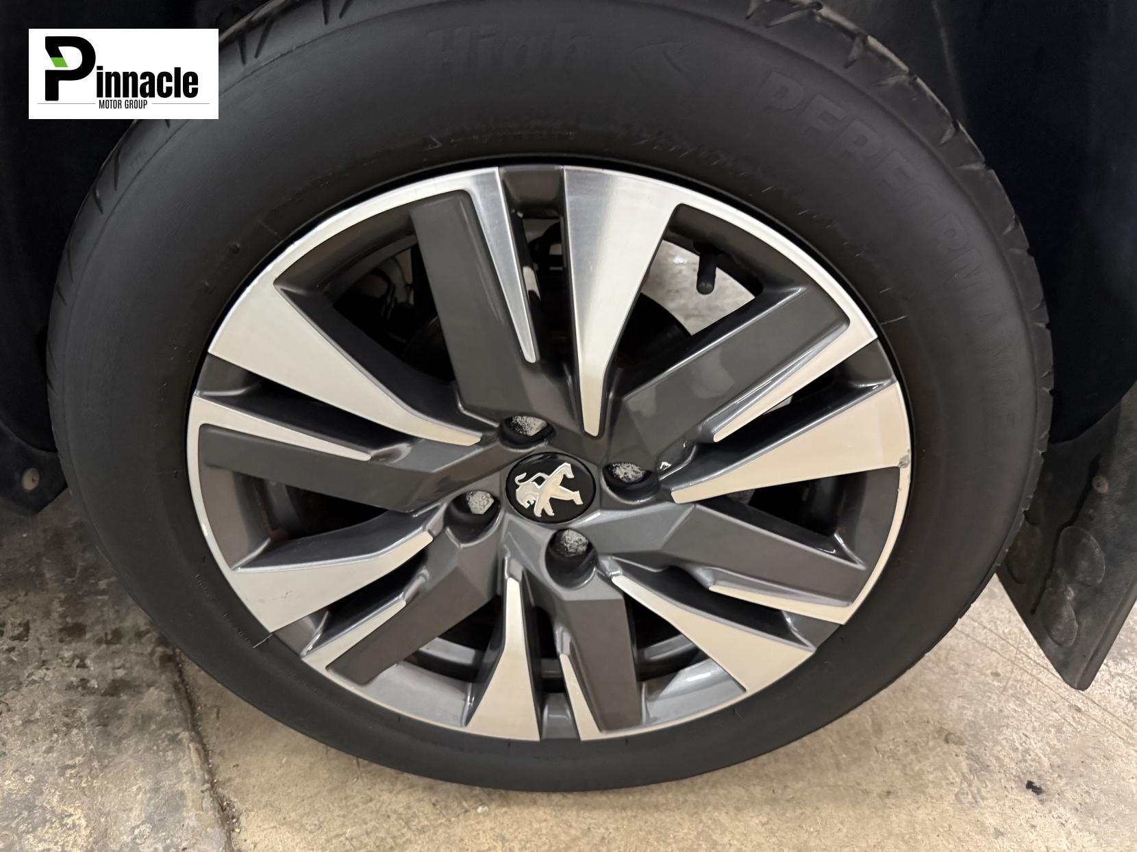 Peugeot 2008 1.2 PureTech Allure Premium SUV 5dr Petrol Manual Euro 6 (s/s) (82 ps)