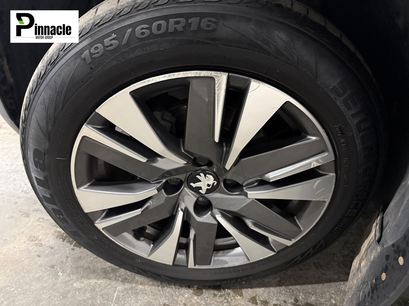 Peugeot 2008 1.2 PureTech Allure Premium SUV 5dr Petrol Manual Euro 6 (s/s) (82 ps)