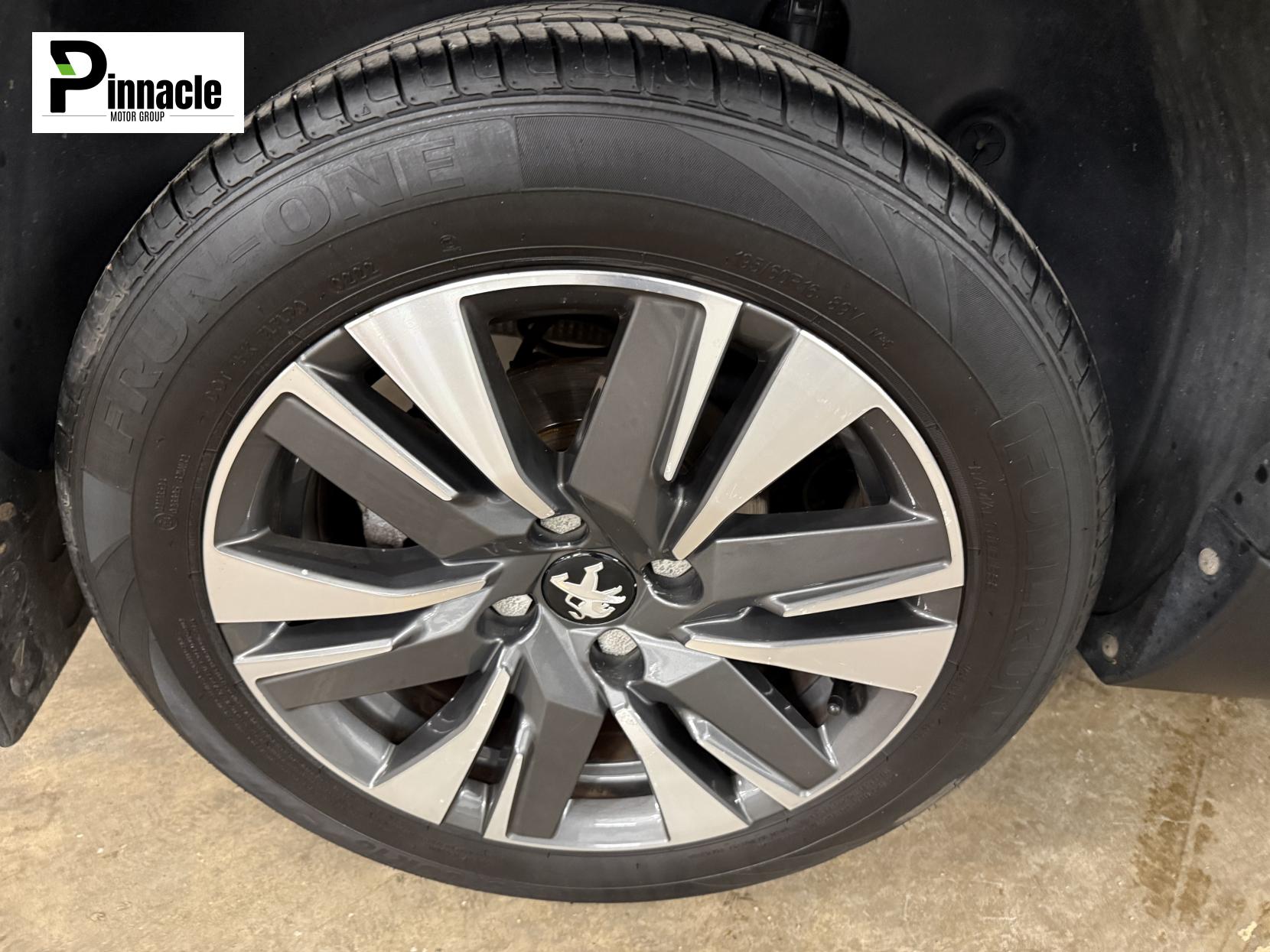 Peugeot 2008 1.2 PureTech Allure Premium SUV 5dr Petrol Manual Euro 6 (s/s) (82 ps)