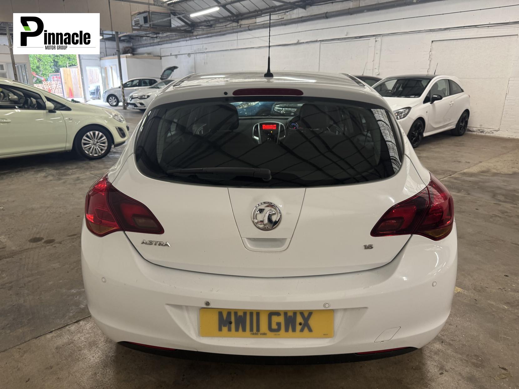 Vauxhall Astra 1.6 16v SRi Hatchback 5dr Petrol Manual Euro 5 (115 ps)