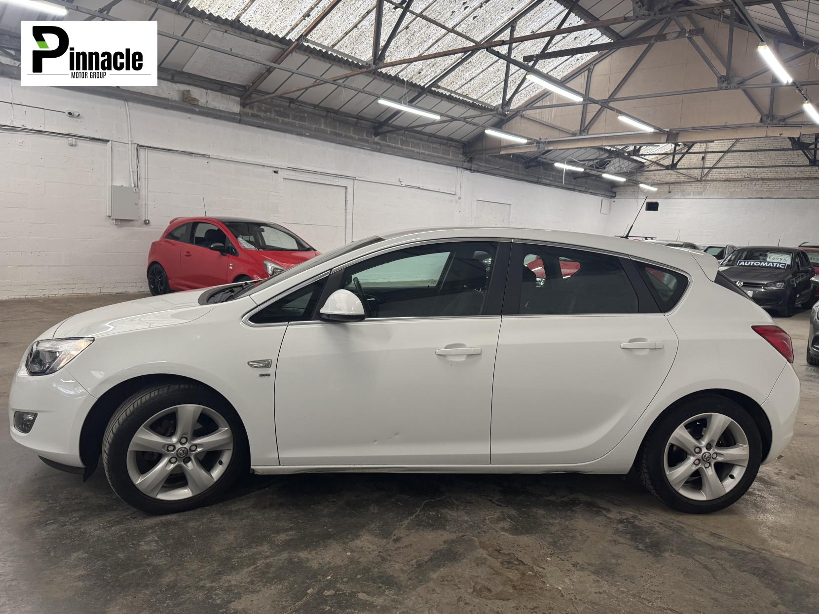 Vauxhall Astra 1.6 16v SRi Hatchback 5dr Petrol Manual Euro 5 (115 ps)
