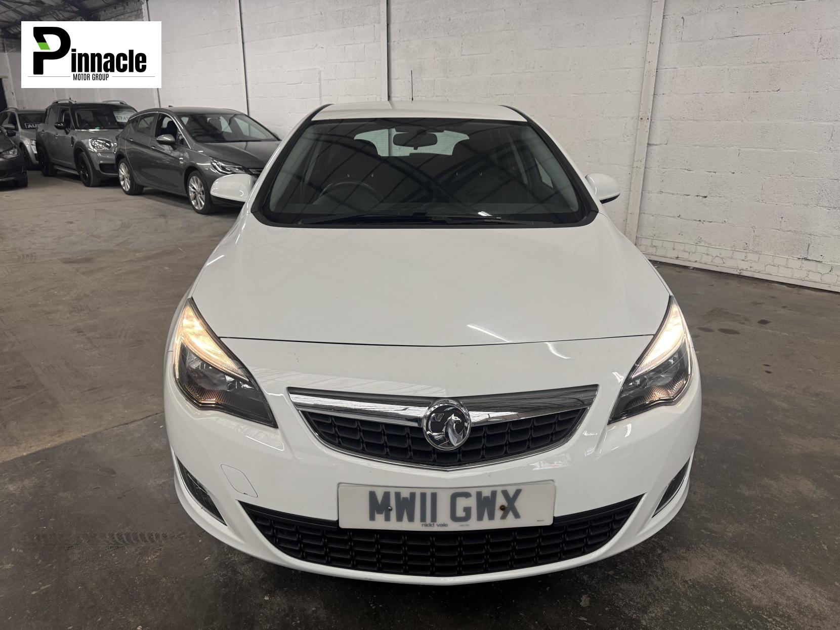 Vauxhall Astra 1.6 16v SRi Hatchback 5dr Petrol Manual Euro 5 (115 ps)