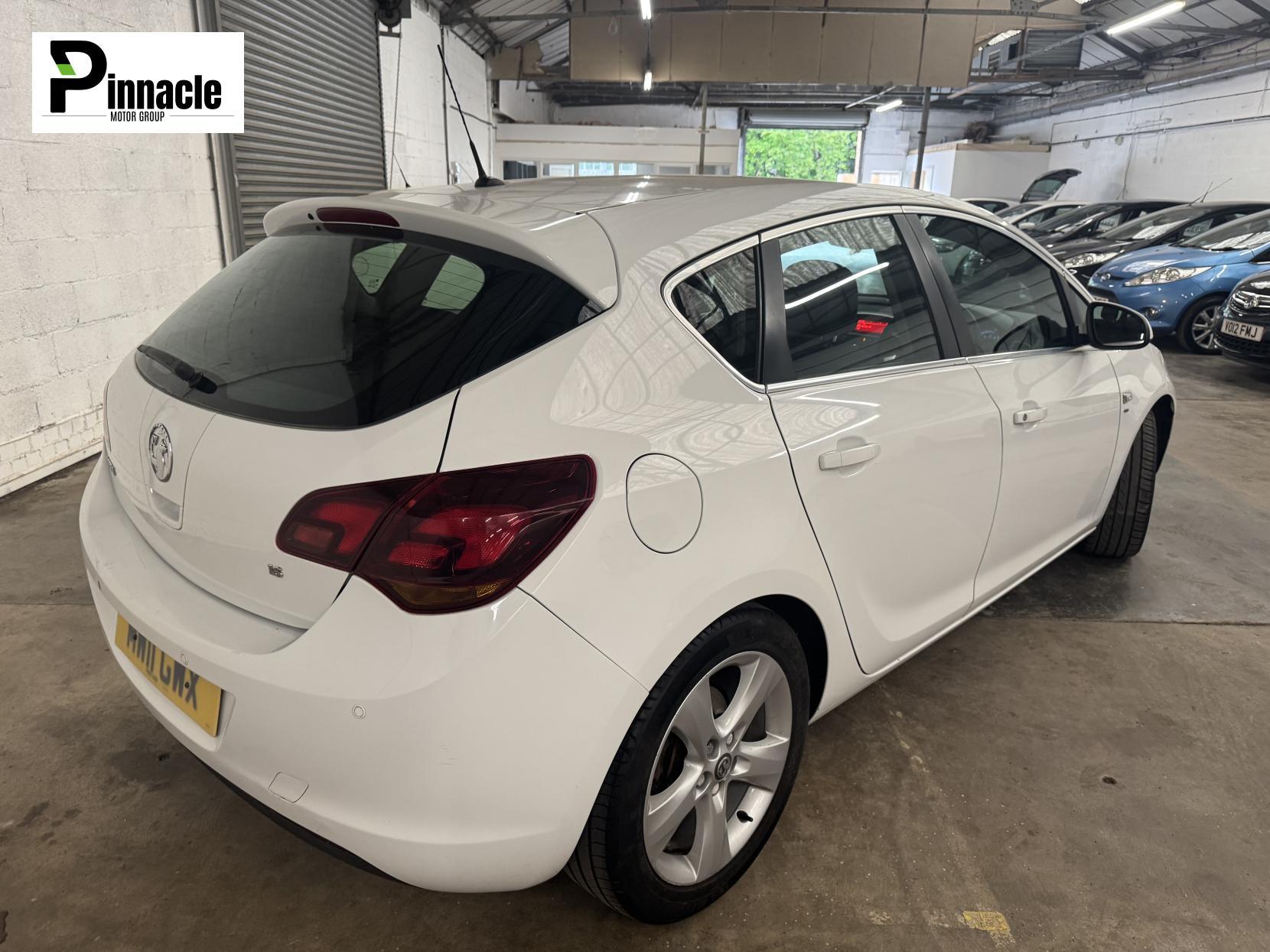 Vauxhall Astra 1.6 16v SRi Hatchback 5dr Petrol Manual Euro 5 (115 ps)
