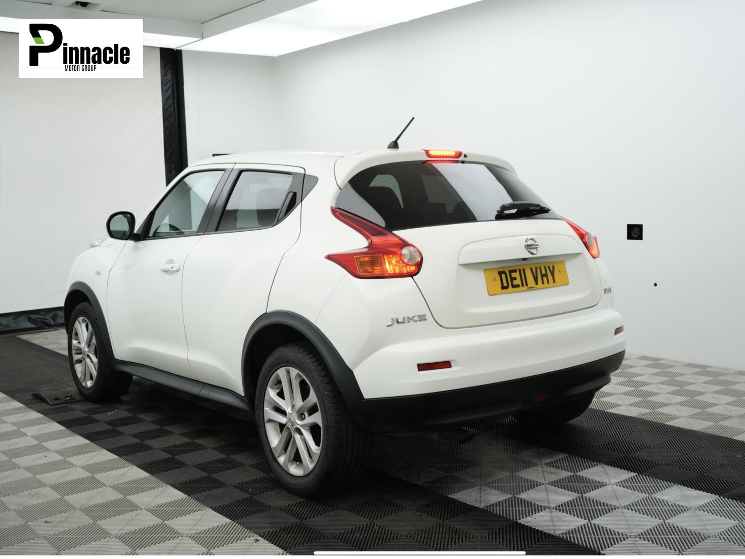 Nissan Juke 1.6 DIG-T Tekna SUV 5dr Petrol Manual Euro 5 (190 ps)