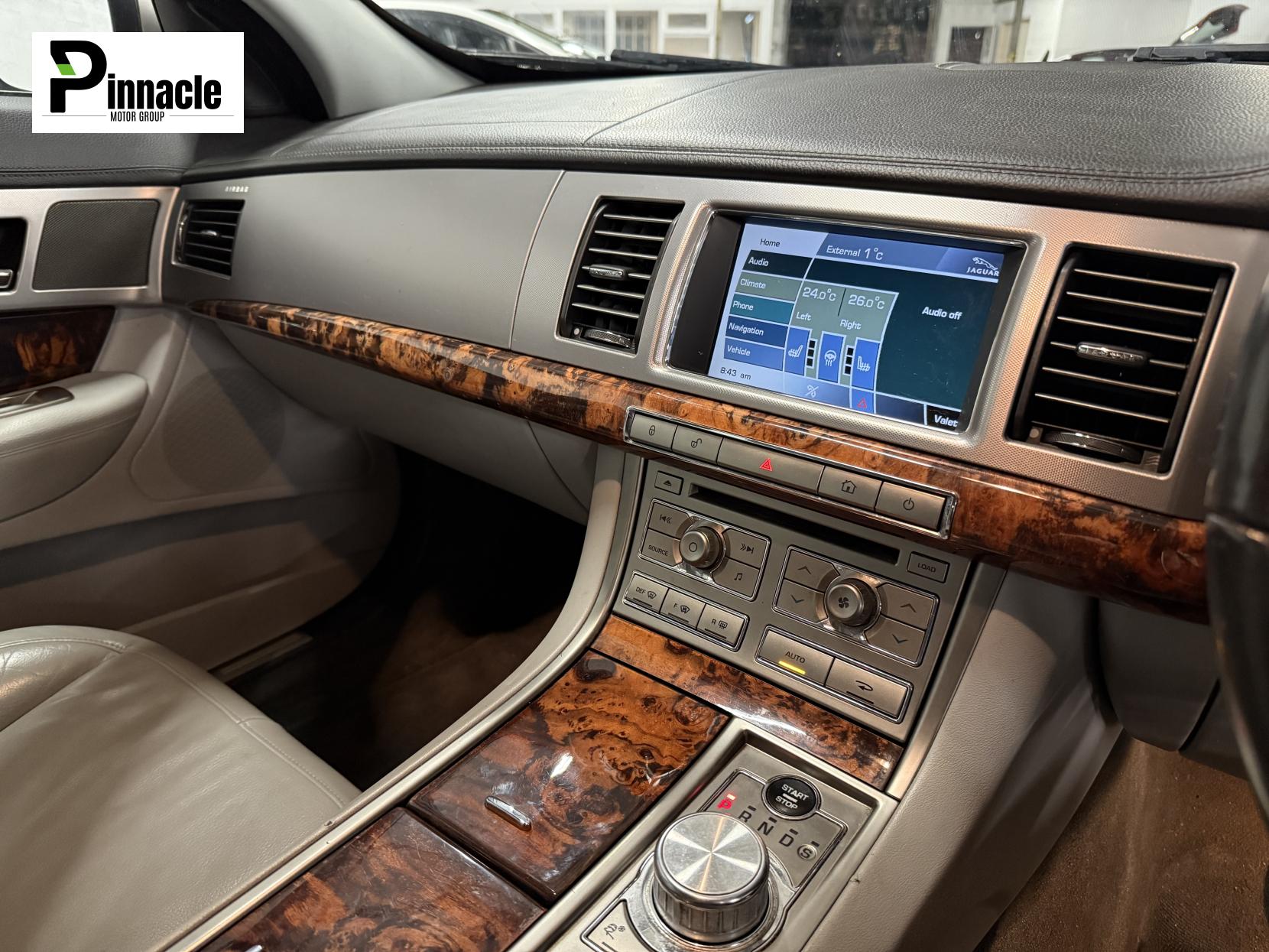 Jaguar XF 3.0d V6 Luxury Saloon 4dr Diesel Auto Euro 5 (240 ps)