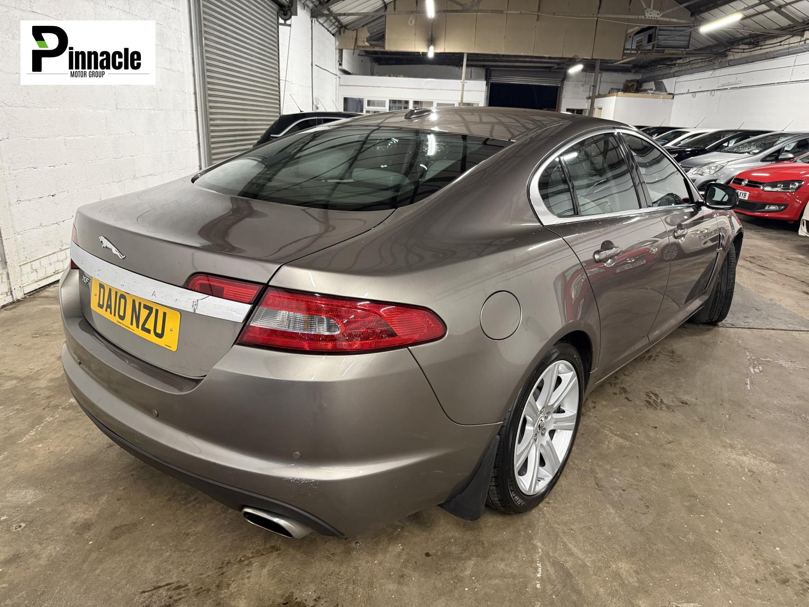Jaguar XF 3.0d V6 Luxury Saloon 4dr Diesel Auto Euro 5 (240 ps)