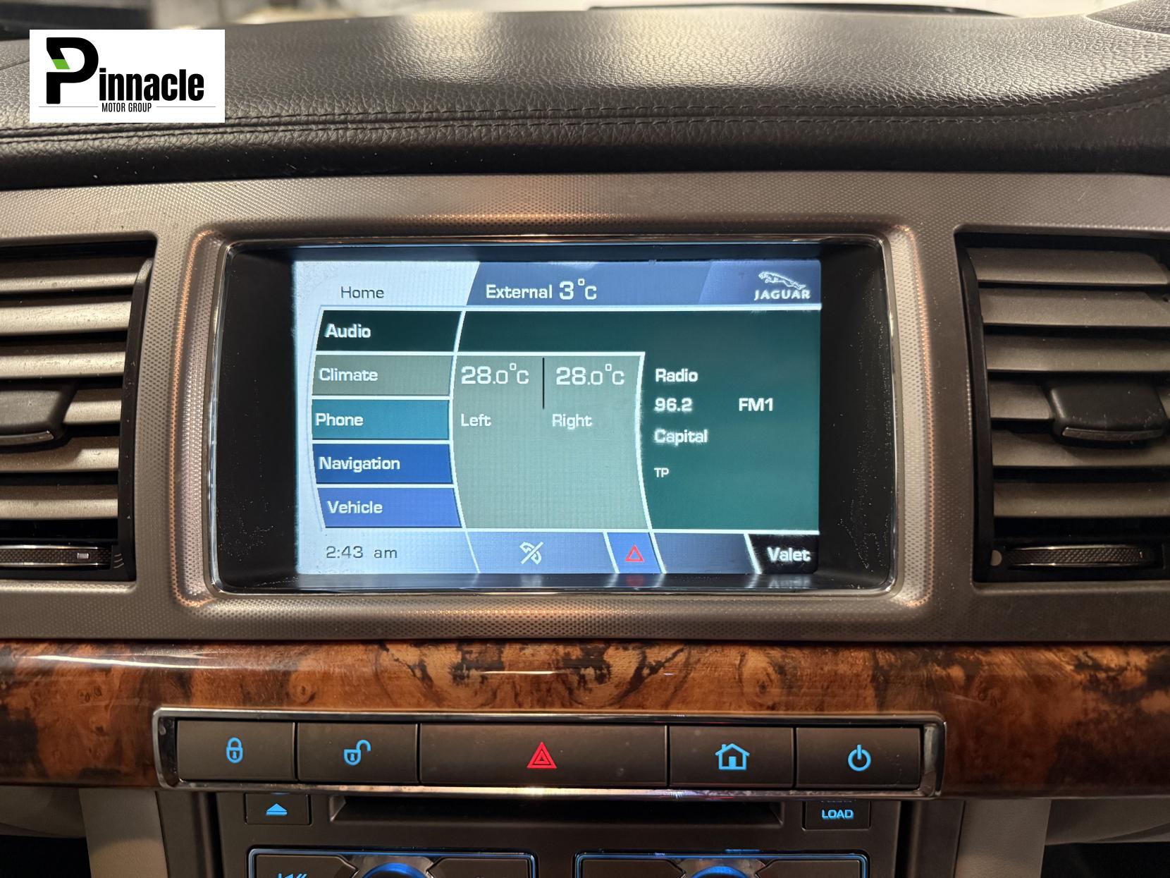 Jaguar XF 3.0d V6 Luxury Saloon 4dr Diesel Auto Euro 5 (240 ps)