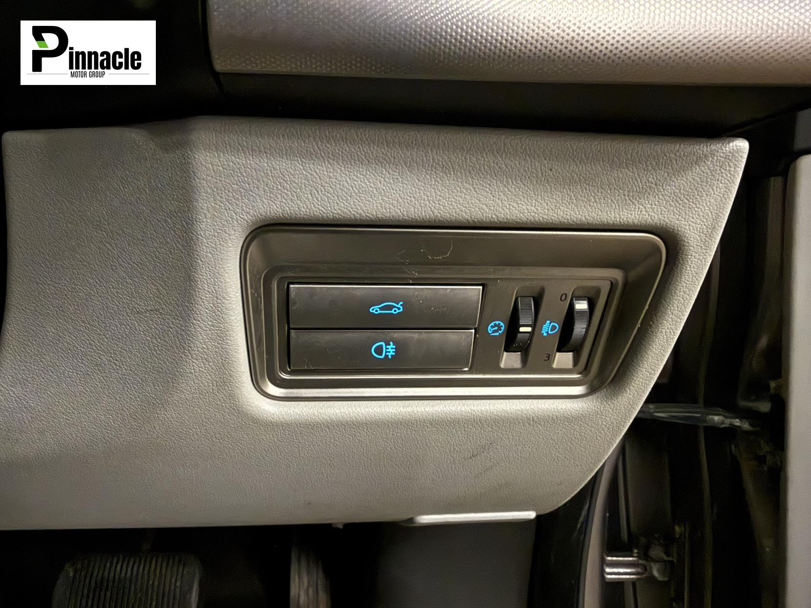 Jaguar XF 3.0d V6 Luxury Saloon 4dr Diesel Auto Euro 5 (240 ps)