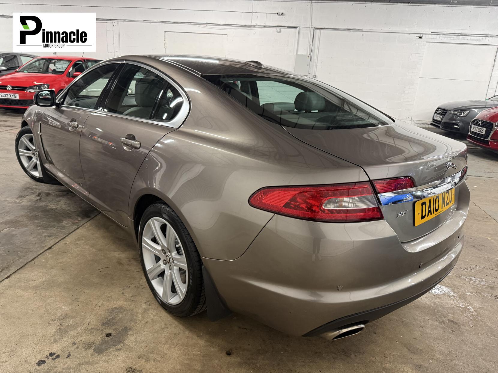 Jaguar XF 3.0d V6 Luxury Saloon 4dr Diesel Auto Euro 5 (240 ps)